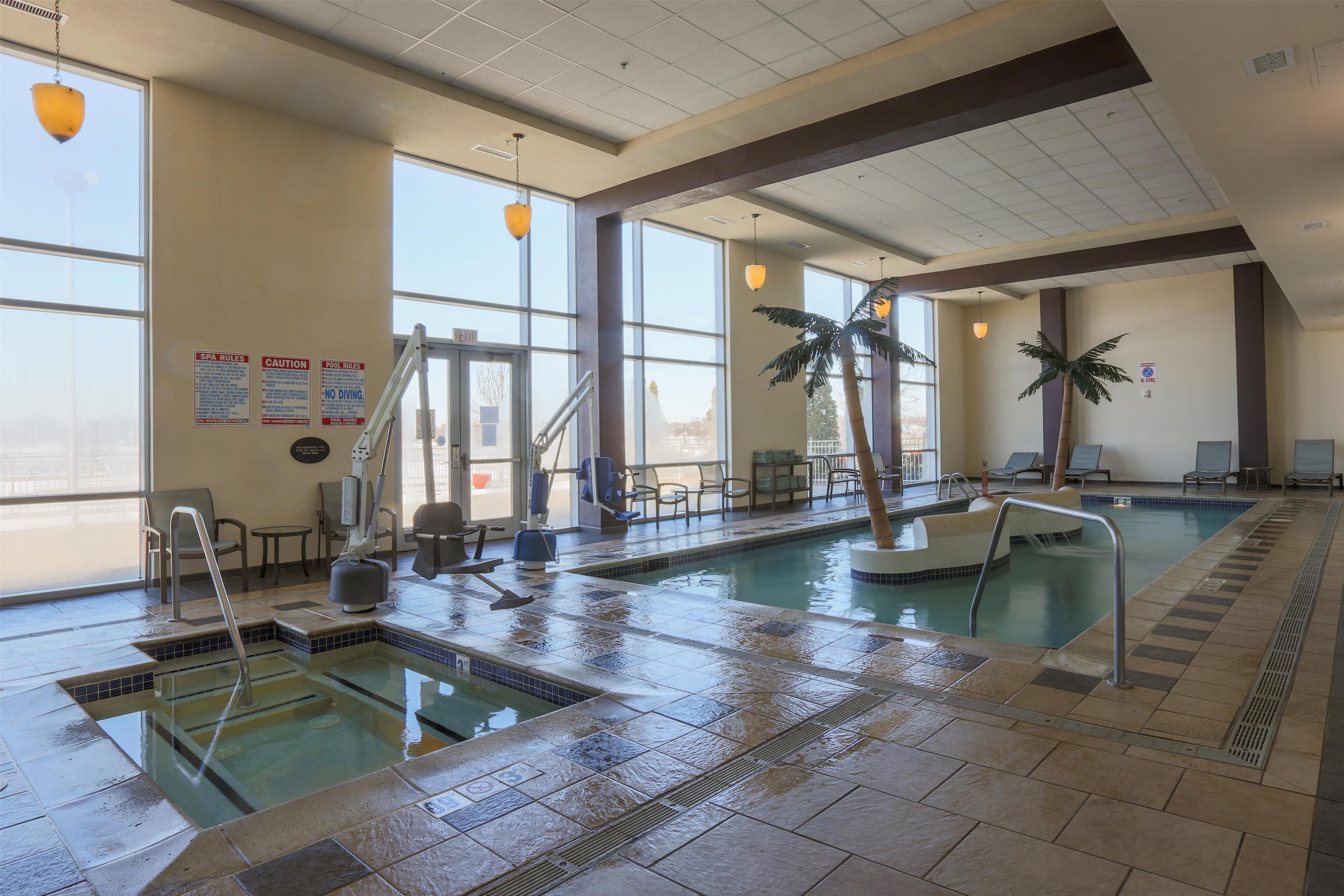 Pool | DoubleTree by Hilton Bay City - Riverfront