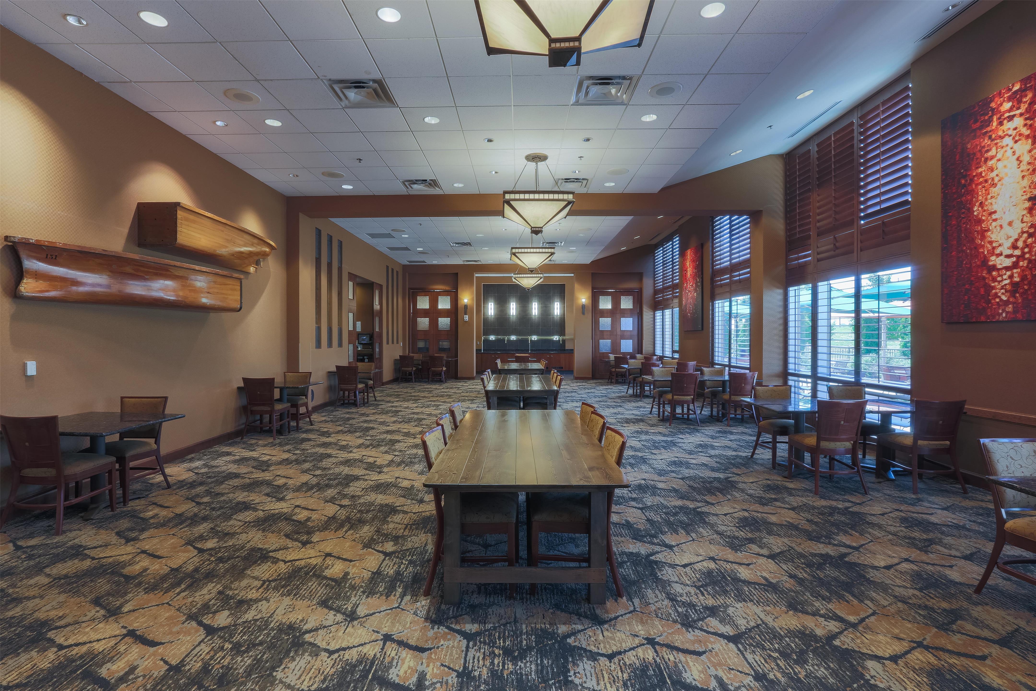 Restaurant | DoubleTree by Hilton Bay City - Riverfront