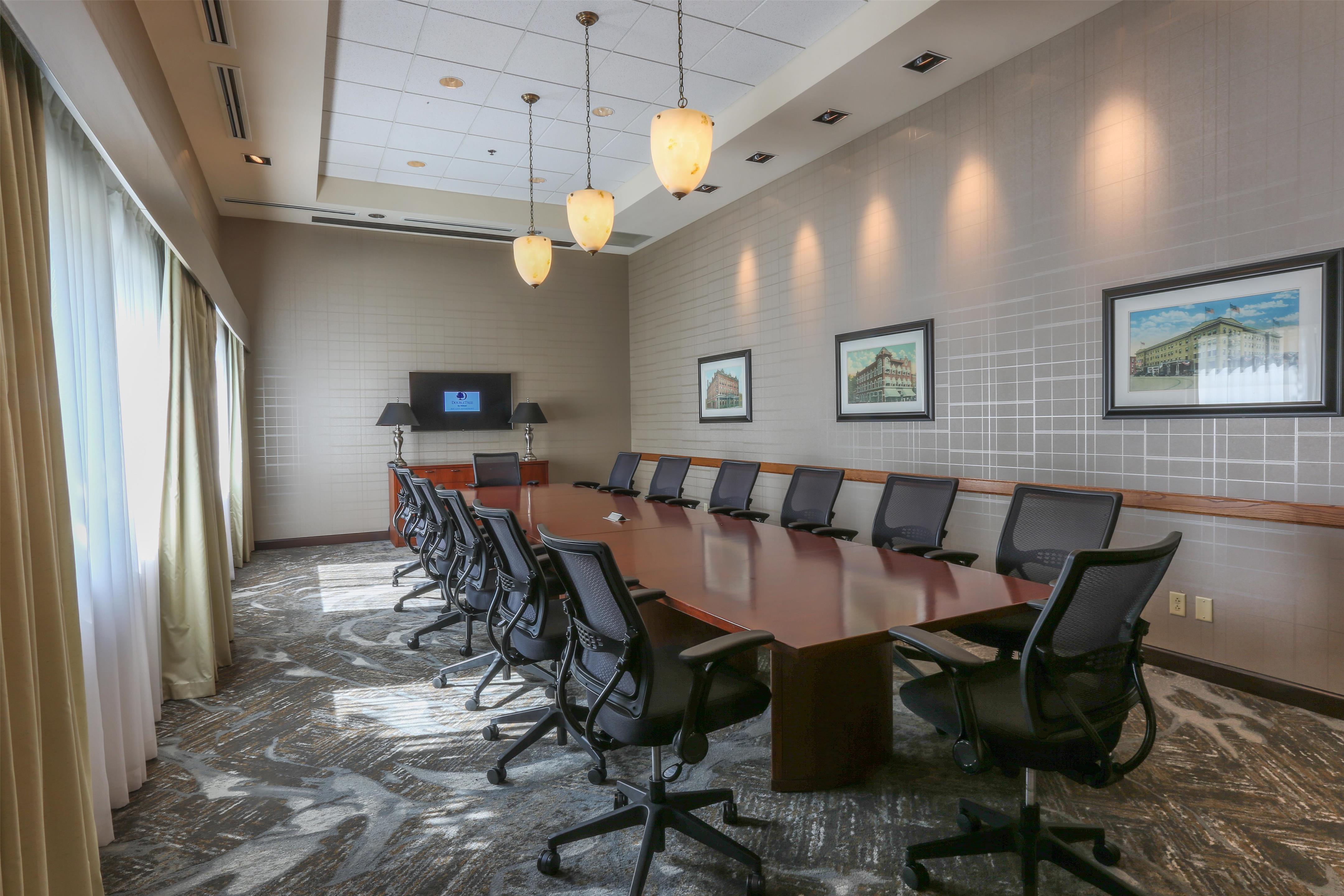 Meeting Room | DoubleTree by Hilton Bay City - Riverfront