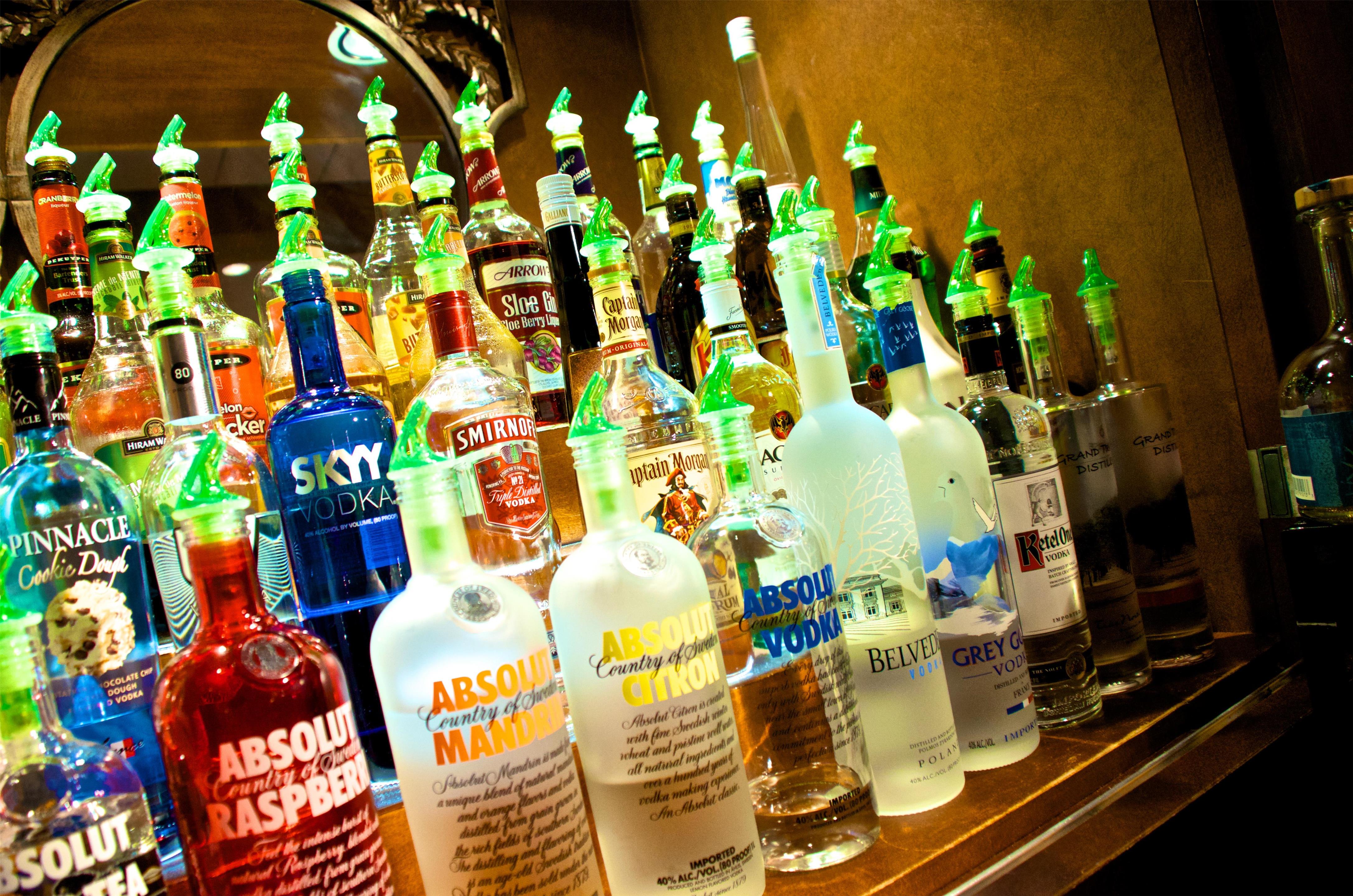 BarLounge | DoubleTree by Hilton Bay City - Riverfront