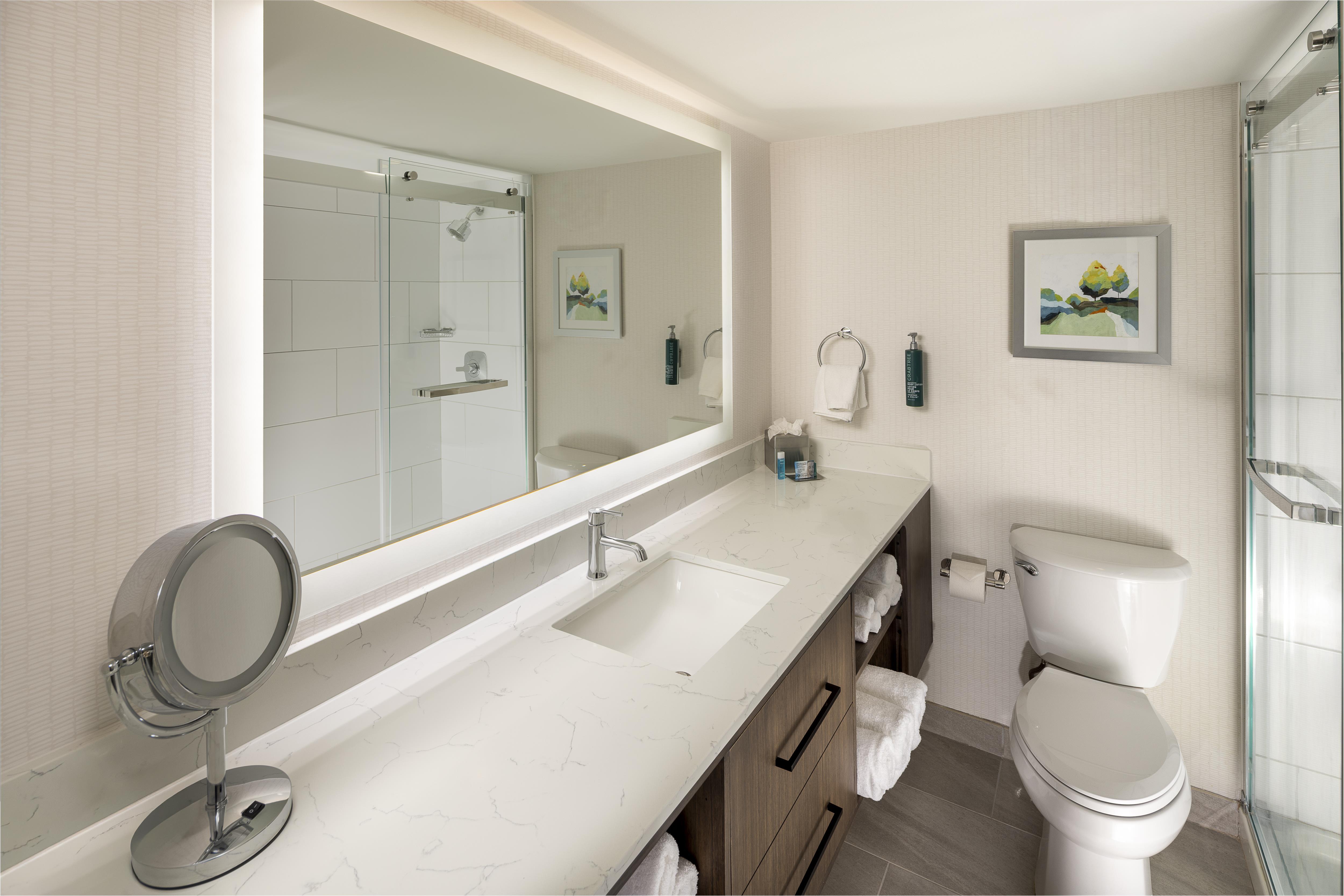 DoubleTree by Hilton Murfreesboro Room Type - 1KNG JR STE - MICRO FRIDGE