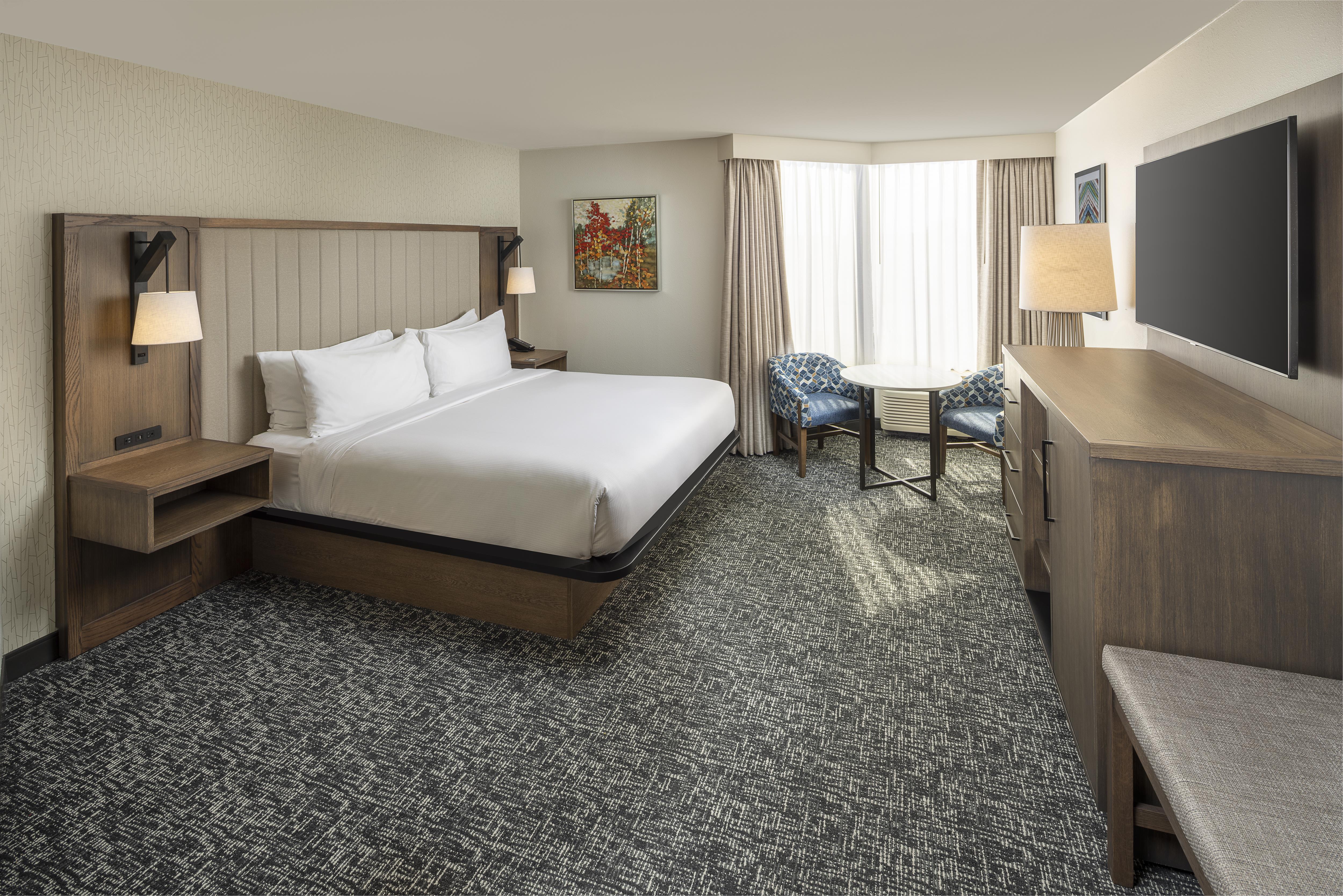 DoubleTree by Hilton Murfreesboro Room Type - 1 KING - FRIDGE