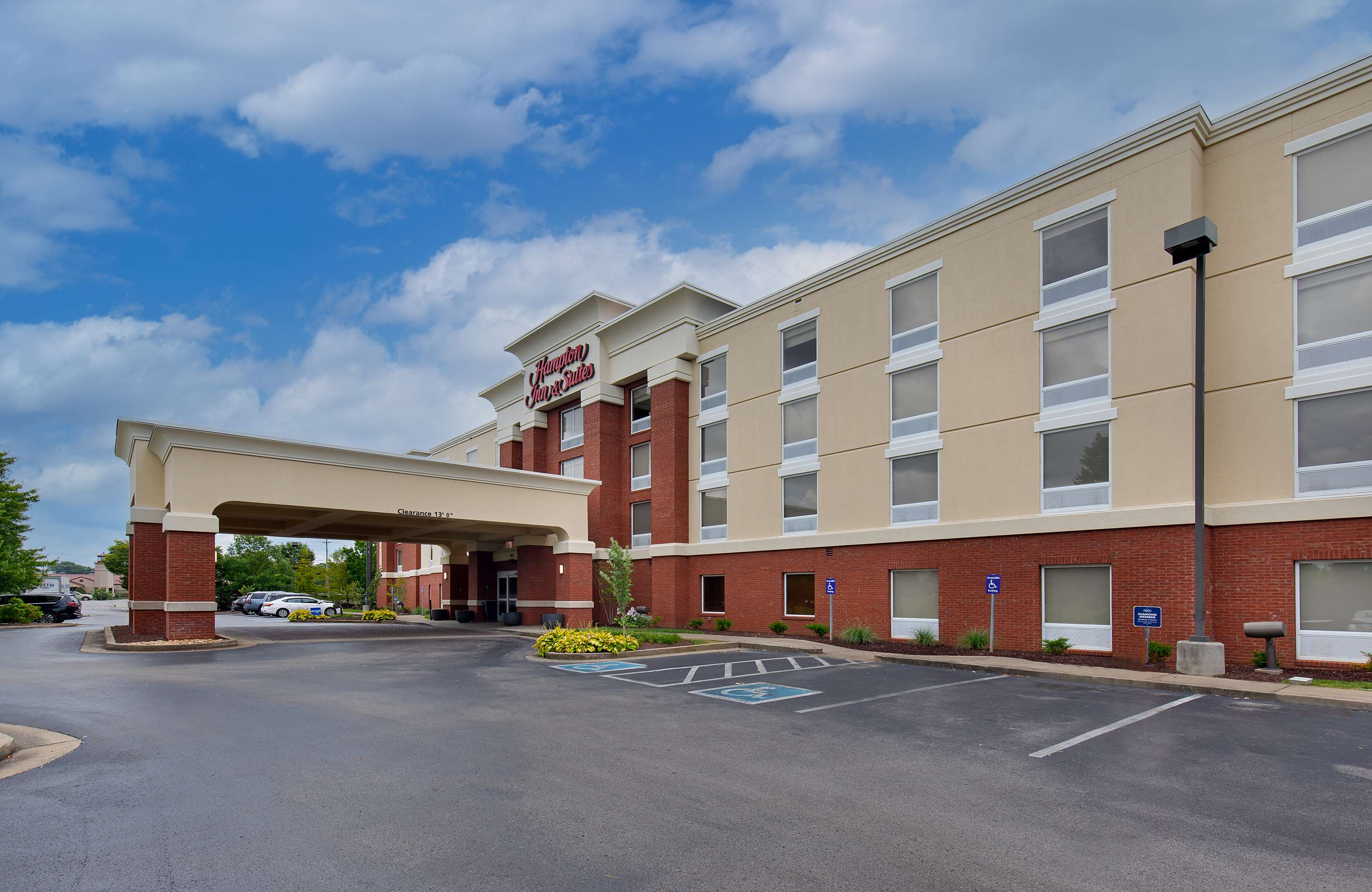 Exterior | Hampton Inn & Suites Murfreesboro
