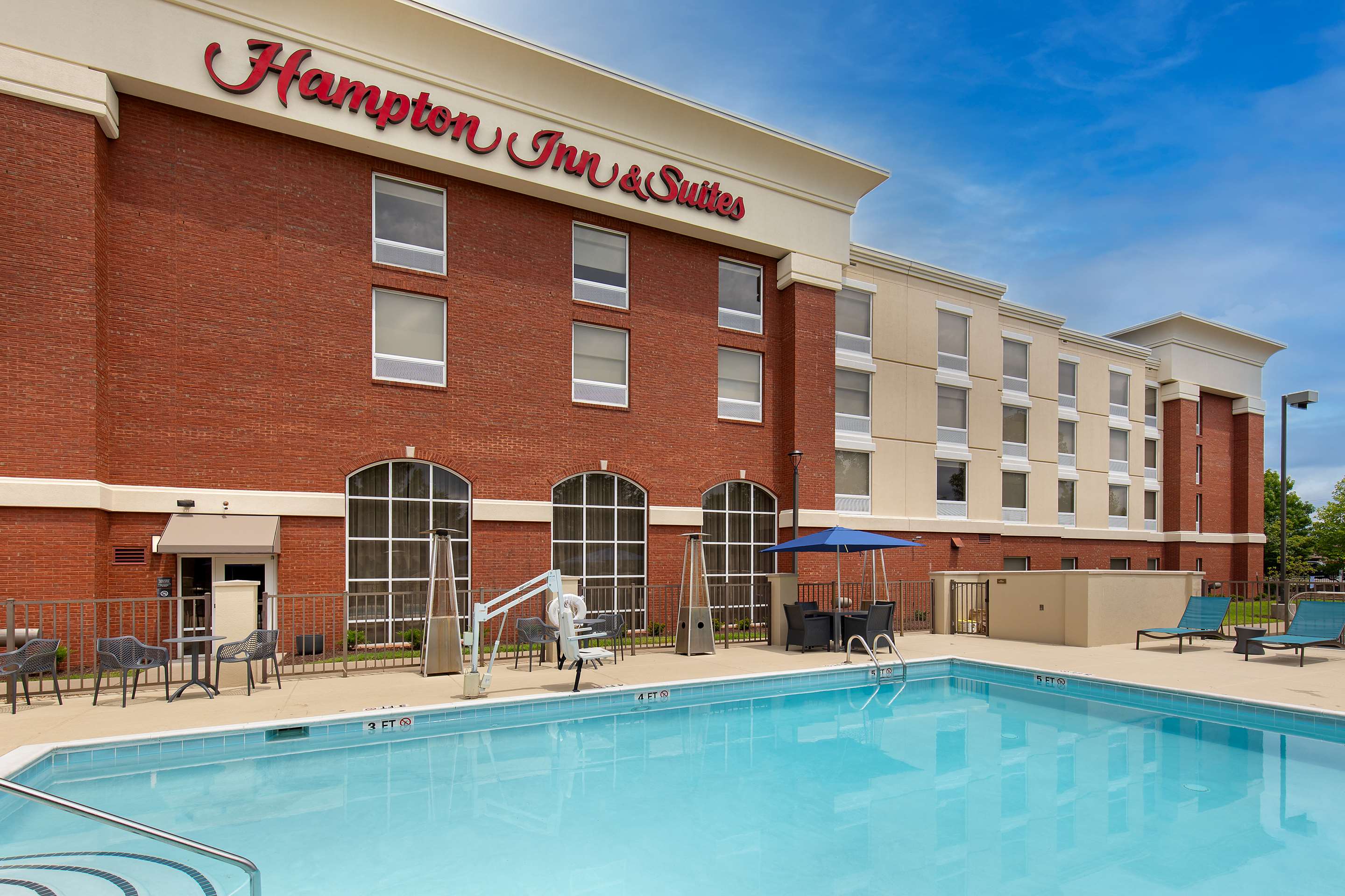 Pool | Hampton Inn & Suites Murfreesboro