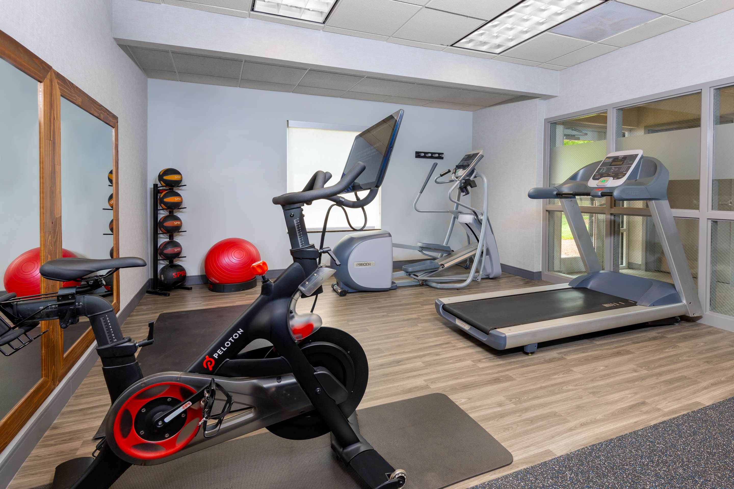 Health club fitness center gym | Hampton Inn & Suites Murfreesboro