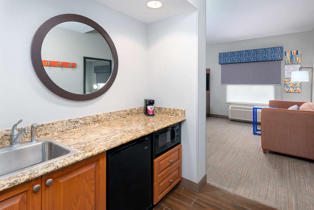Hampton Inn &amp; Suites Murfreesboro-guestroom-Guest Room,On-Site.jpg