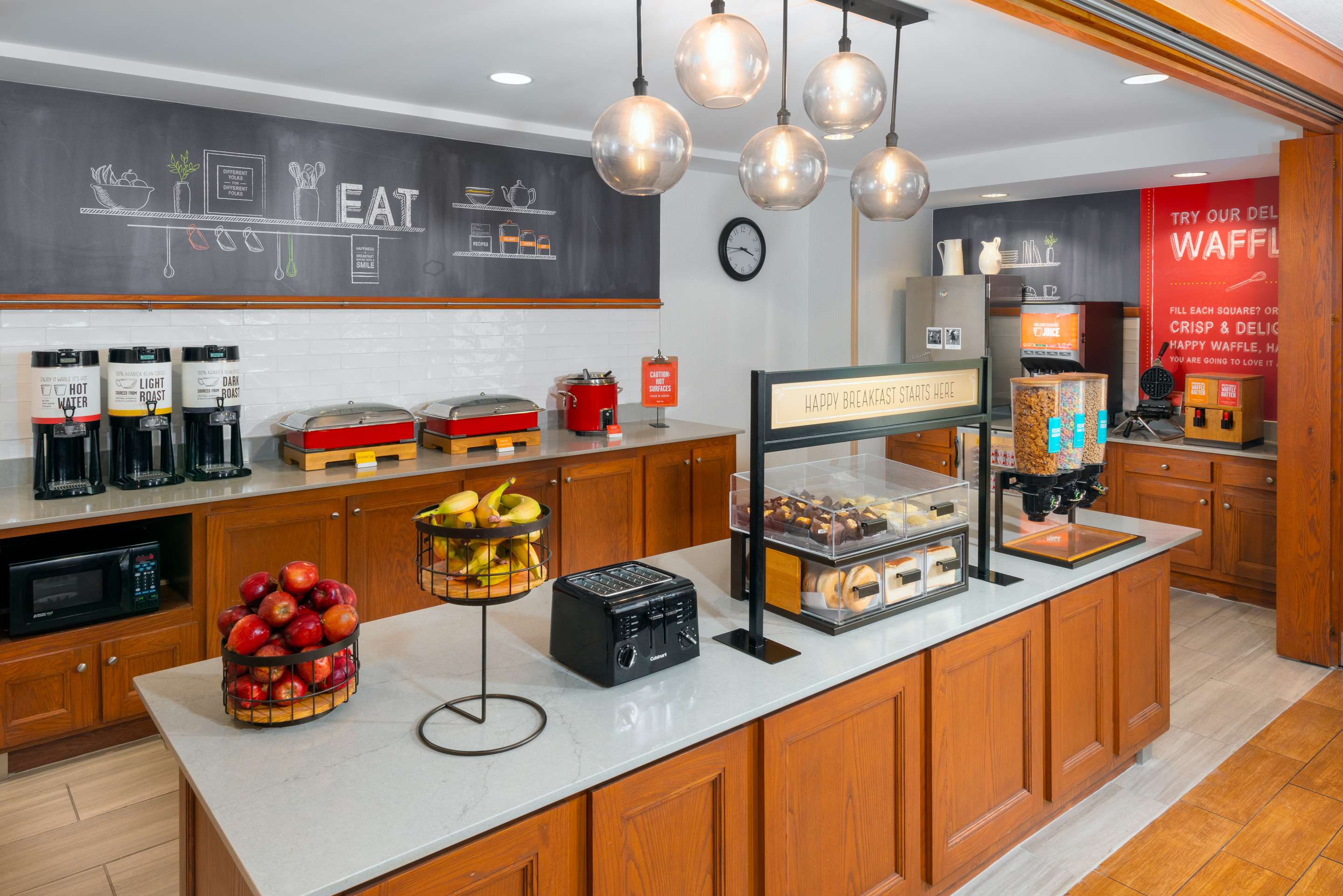 Breakfast Area | Hampton Inn & Suites Murfreesboro