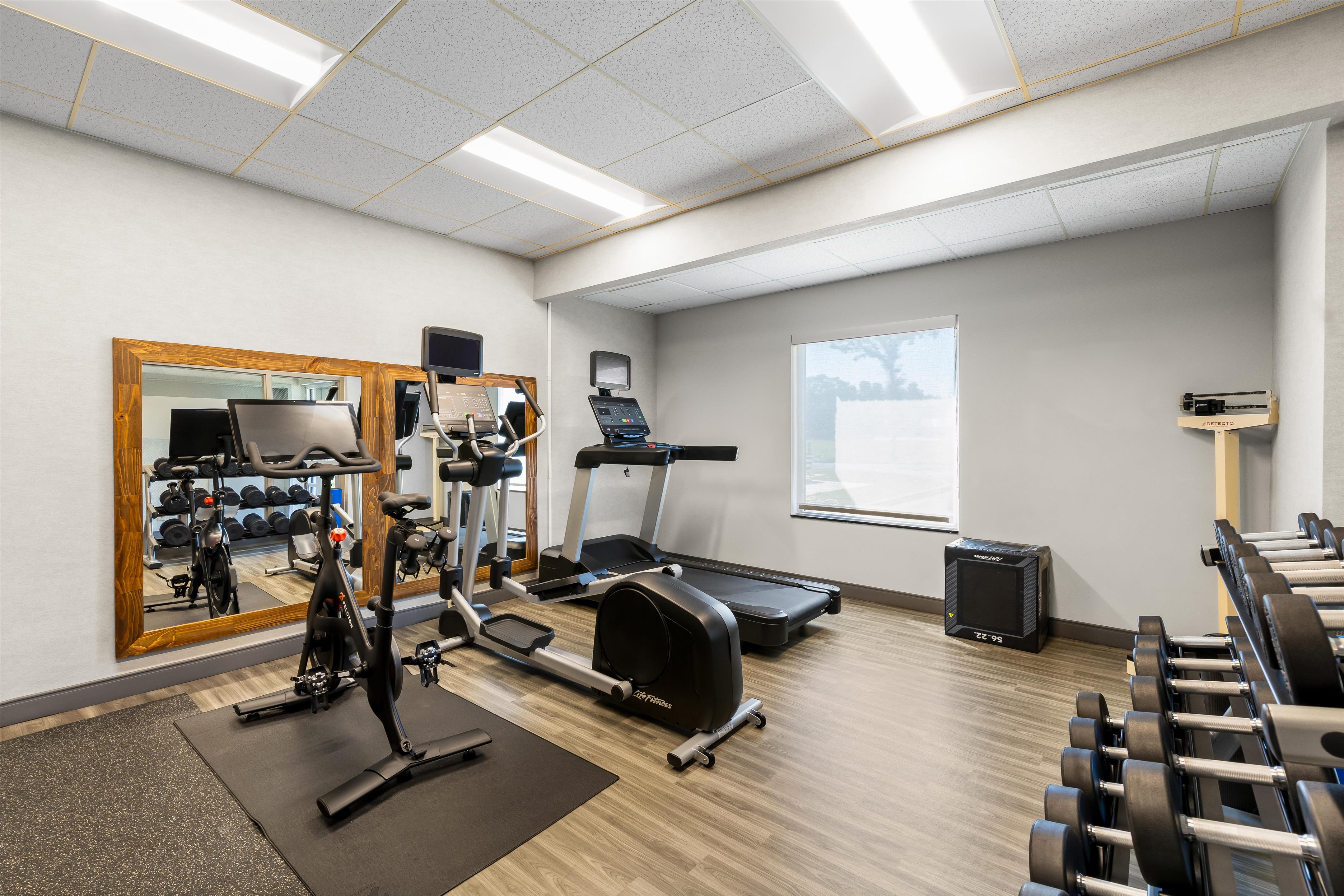 Health club fitness center gym | Hampton Inn & Suites Murfreesboro