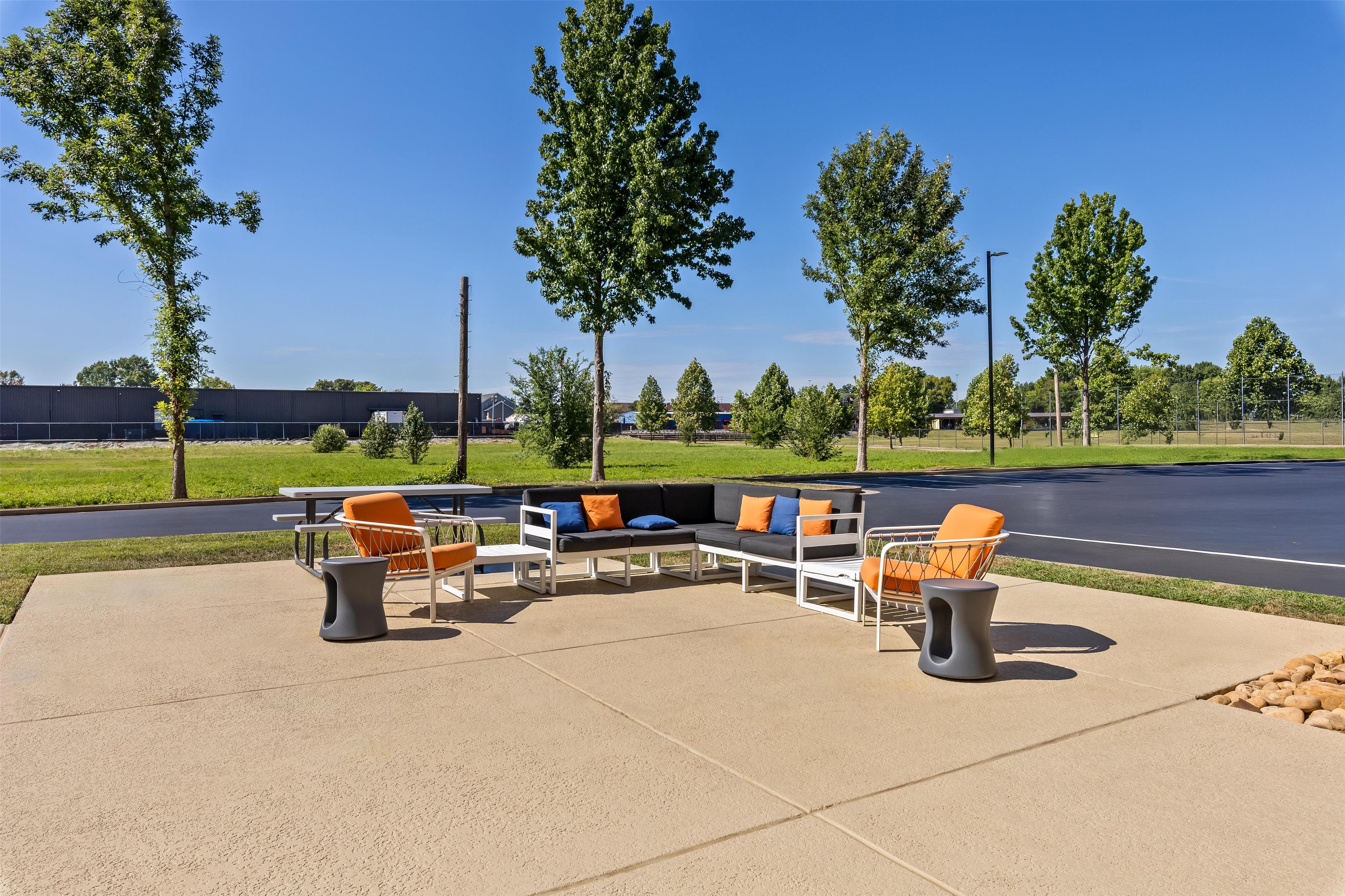 Exterior | Hampton Inn & Suites Murfreesboro