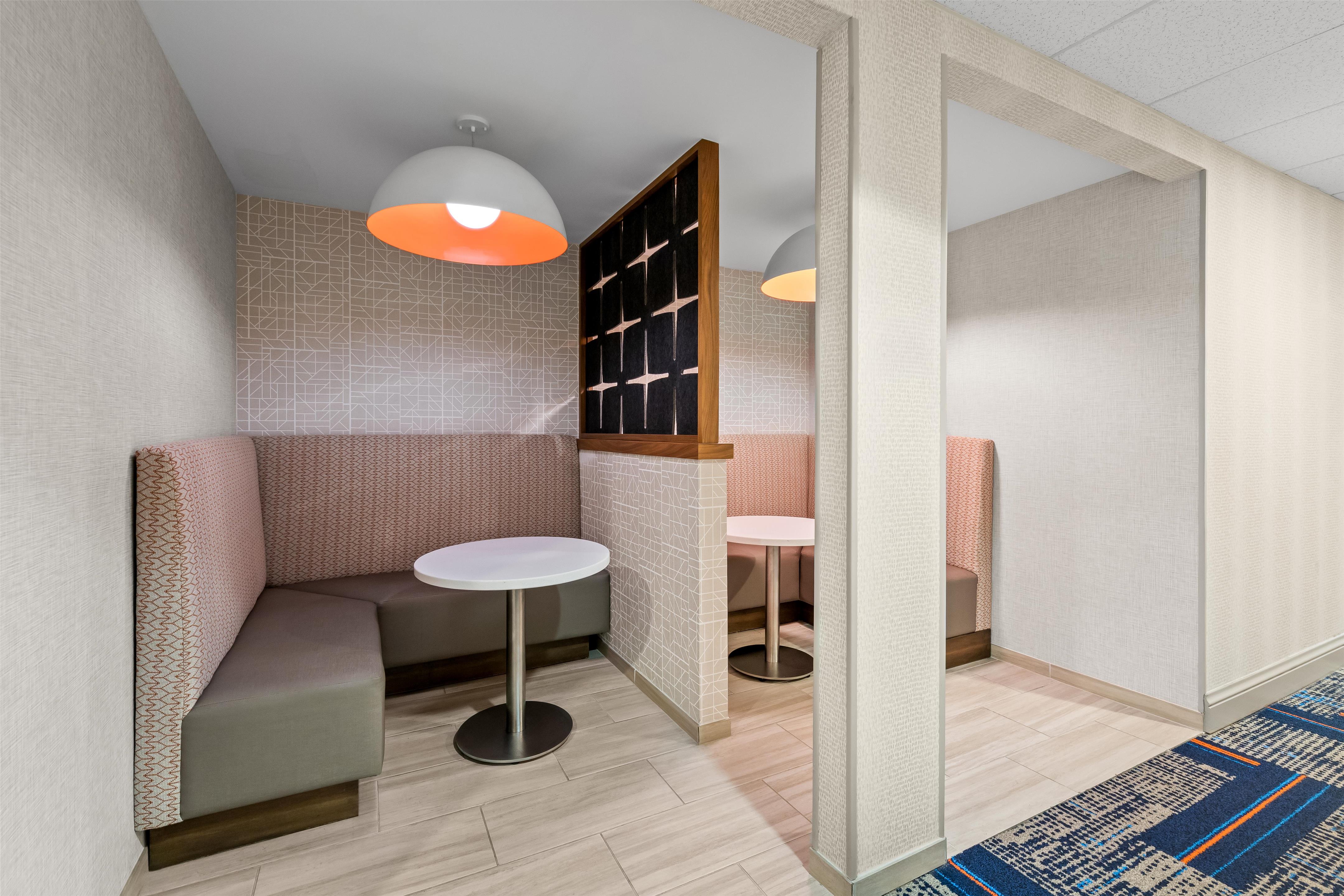 Breakfast Area | Hampton Inn & Suites Murfreesboro