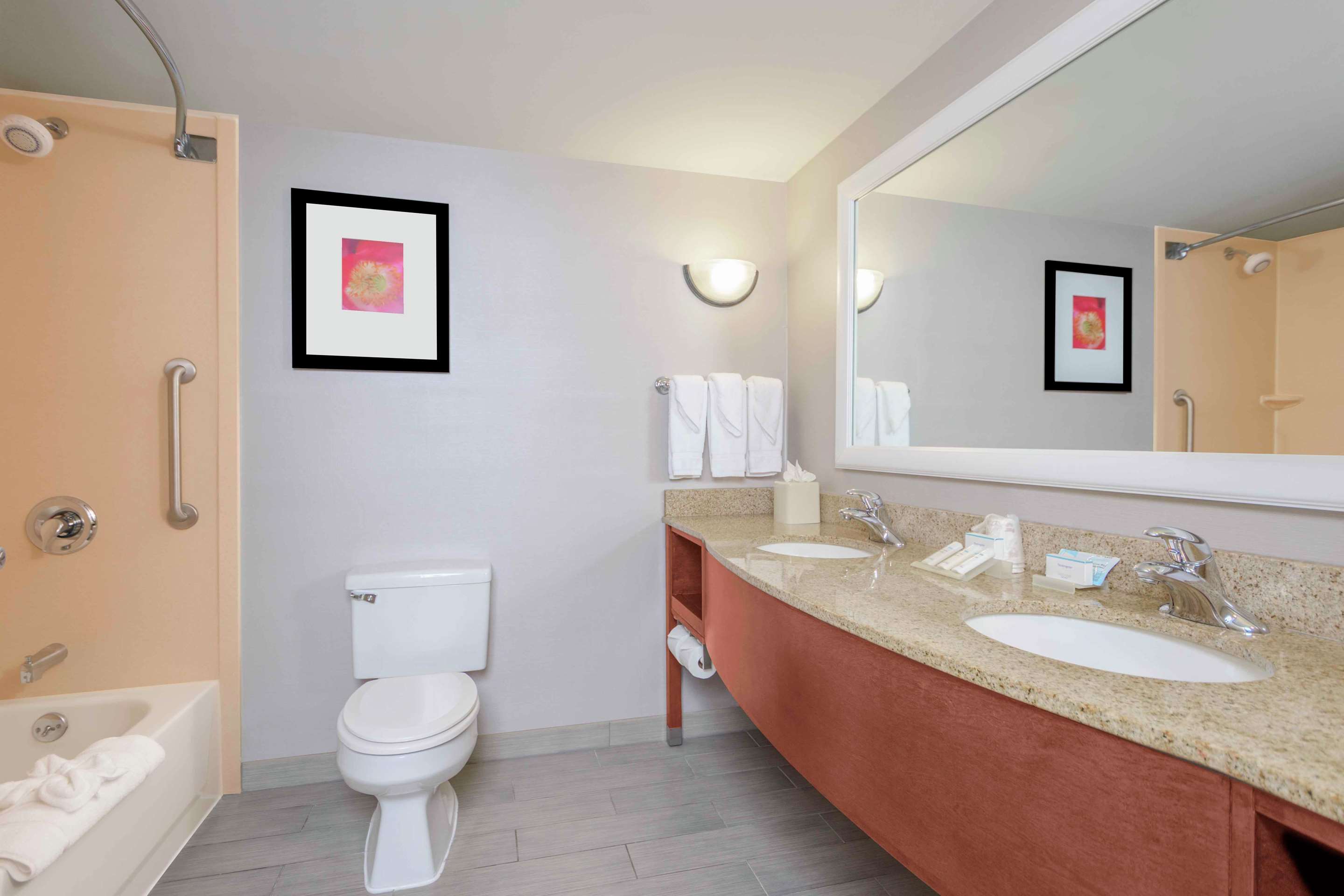 Guest room bath
