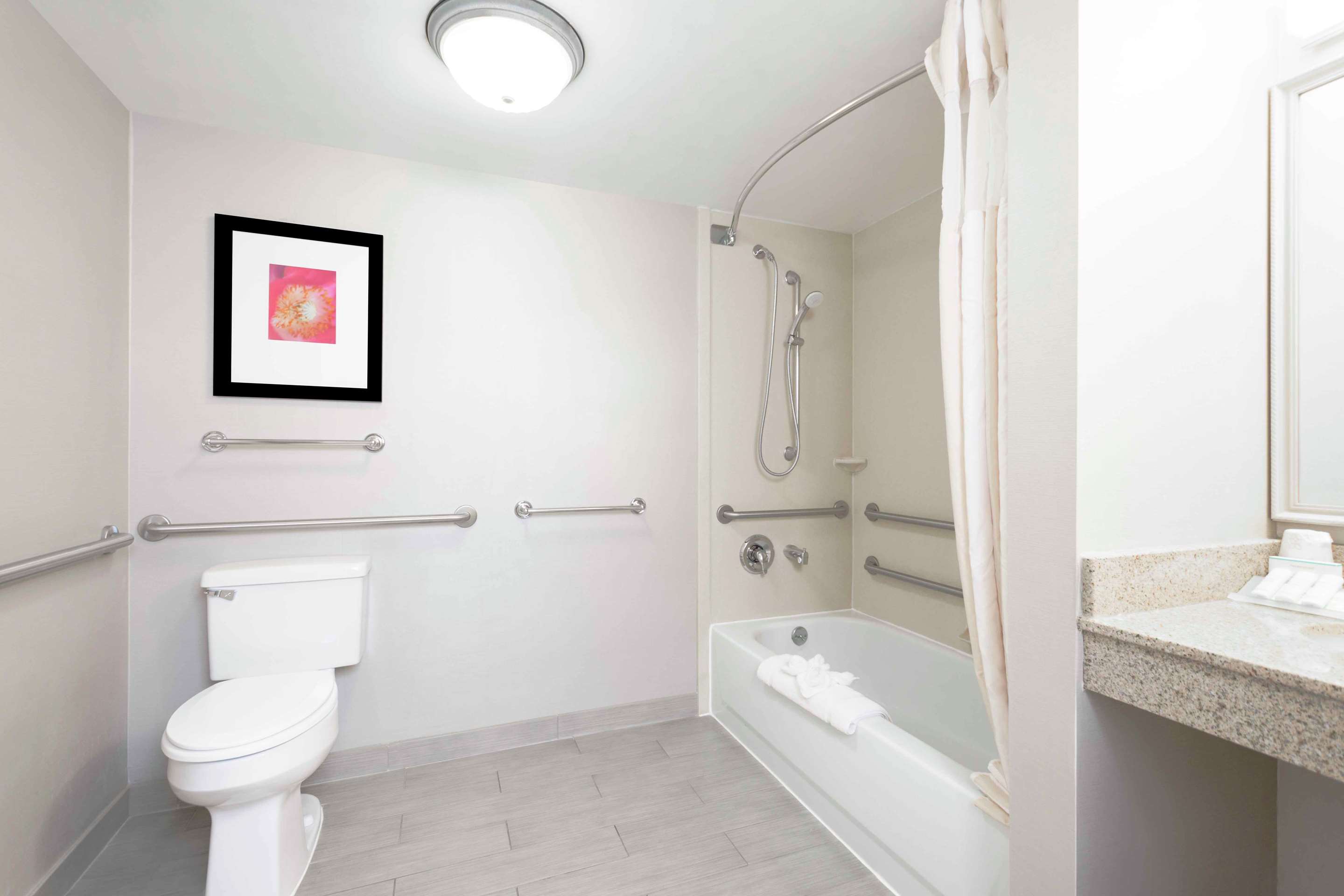 Guest room bath