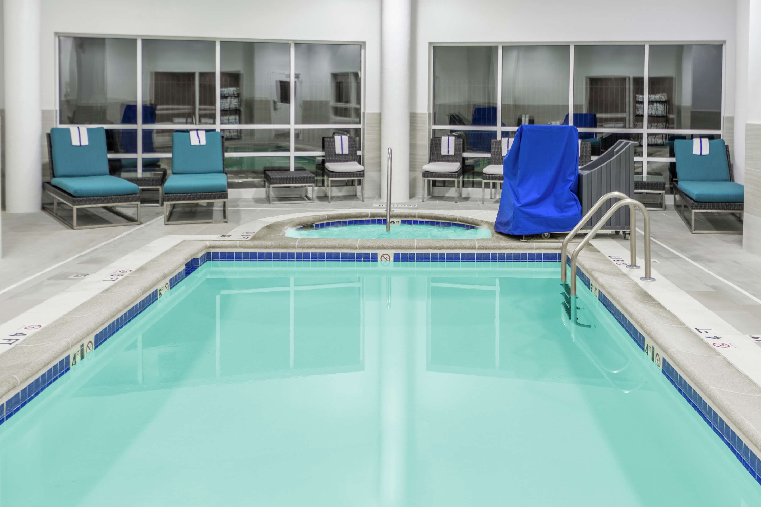 Pool | Hilton Garden Inn Independence