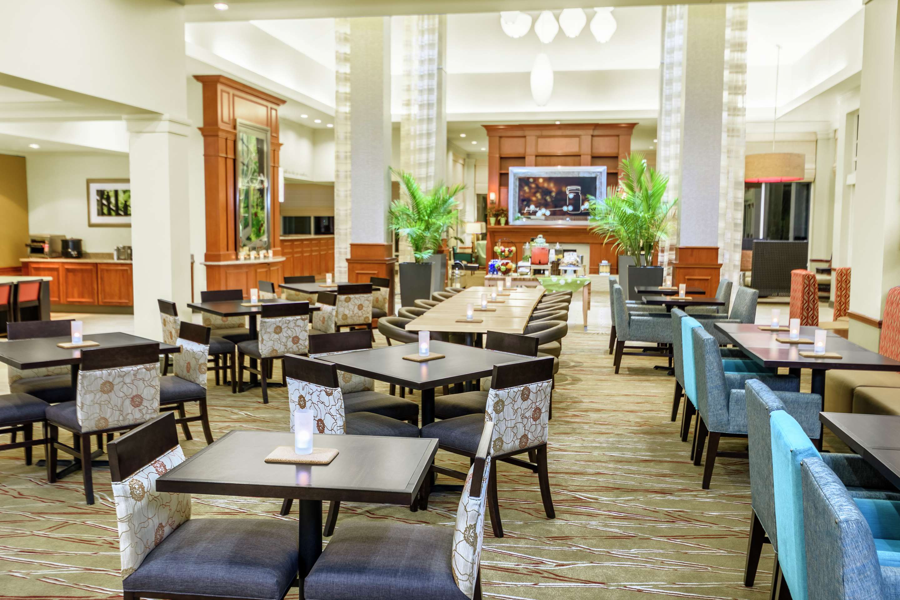 Lobby | Hilton Garden Inn Independence
