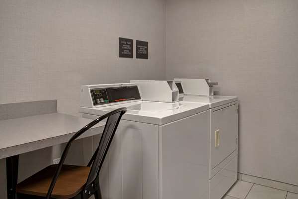  - Hilton Garden Inn Kansas City - I-70, Exits 423B & 423C