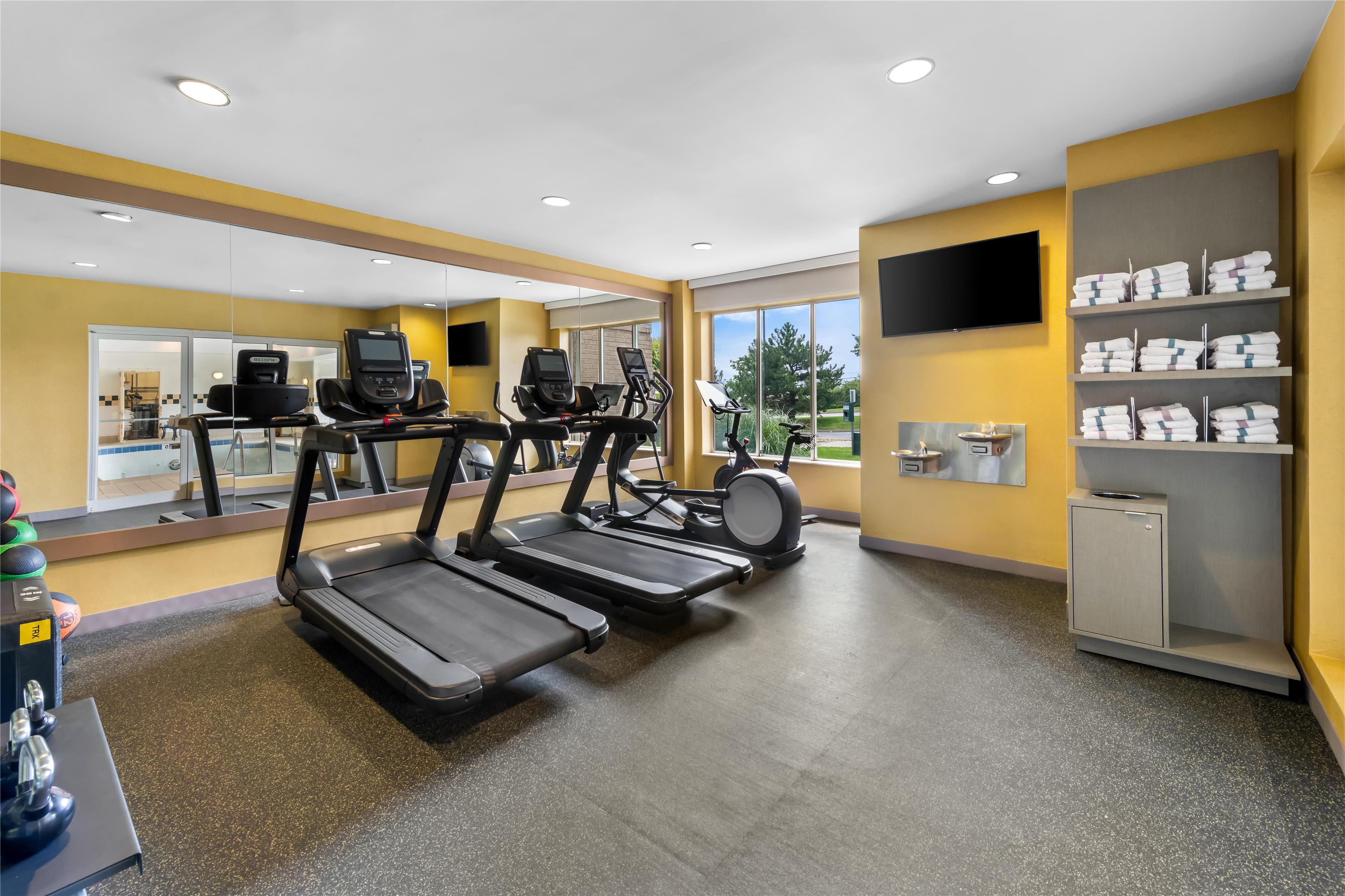 Health club fitness center gym | Hilton Garden Inn Overland Park