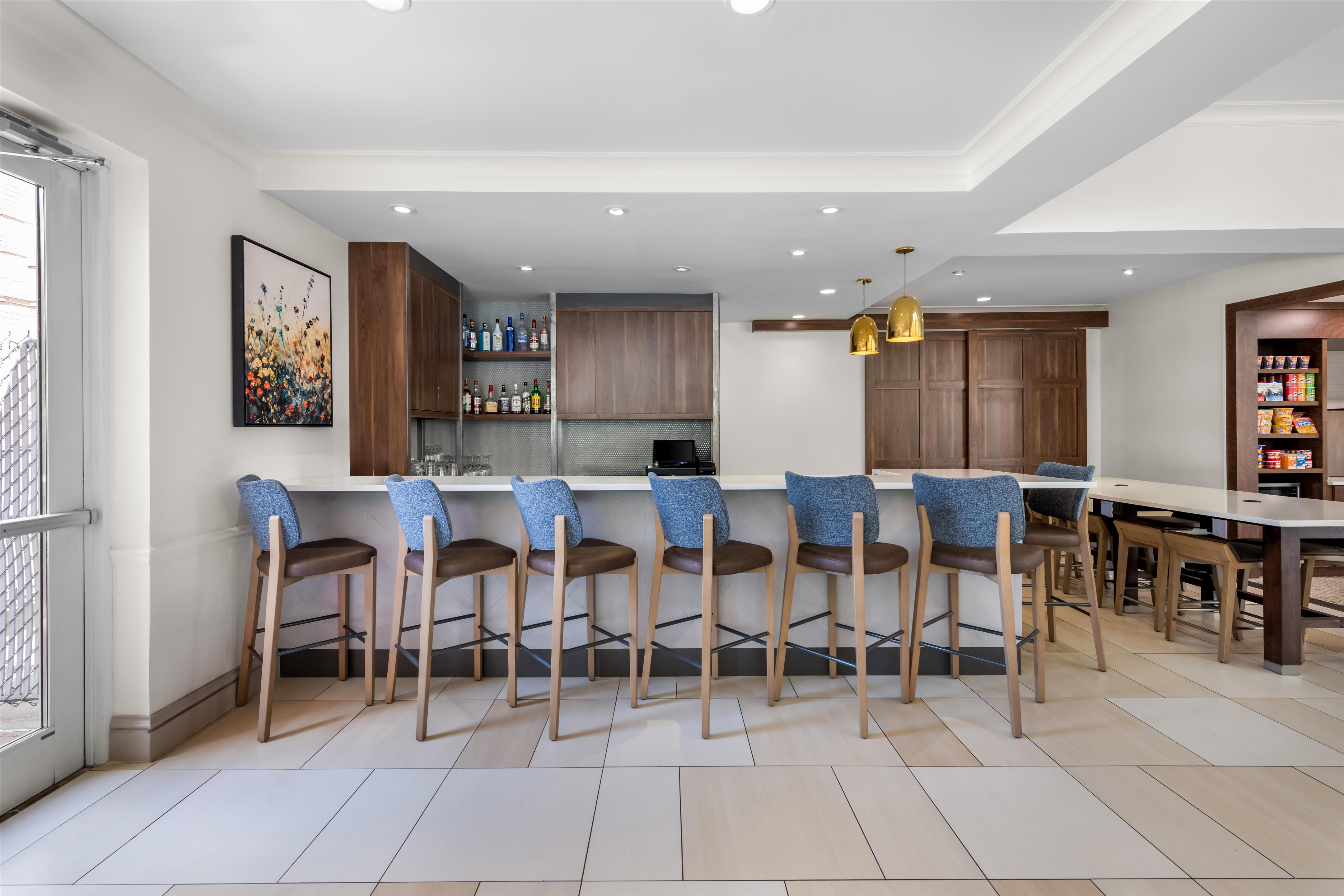 BarLounge | Hilton Garden Inn Overland Park