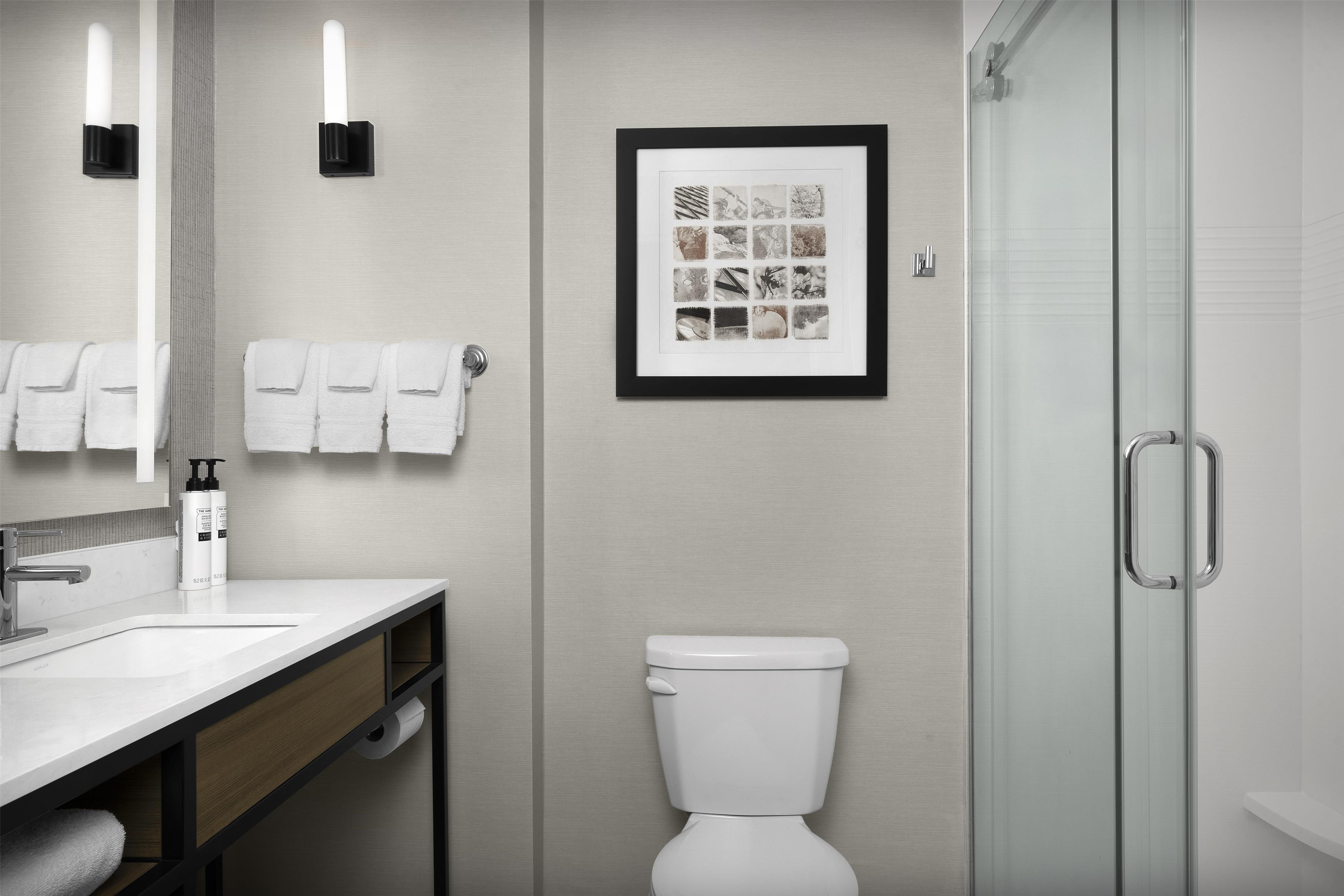 Guest room bath