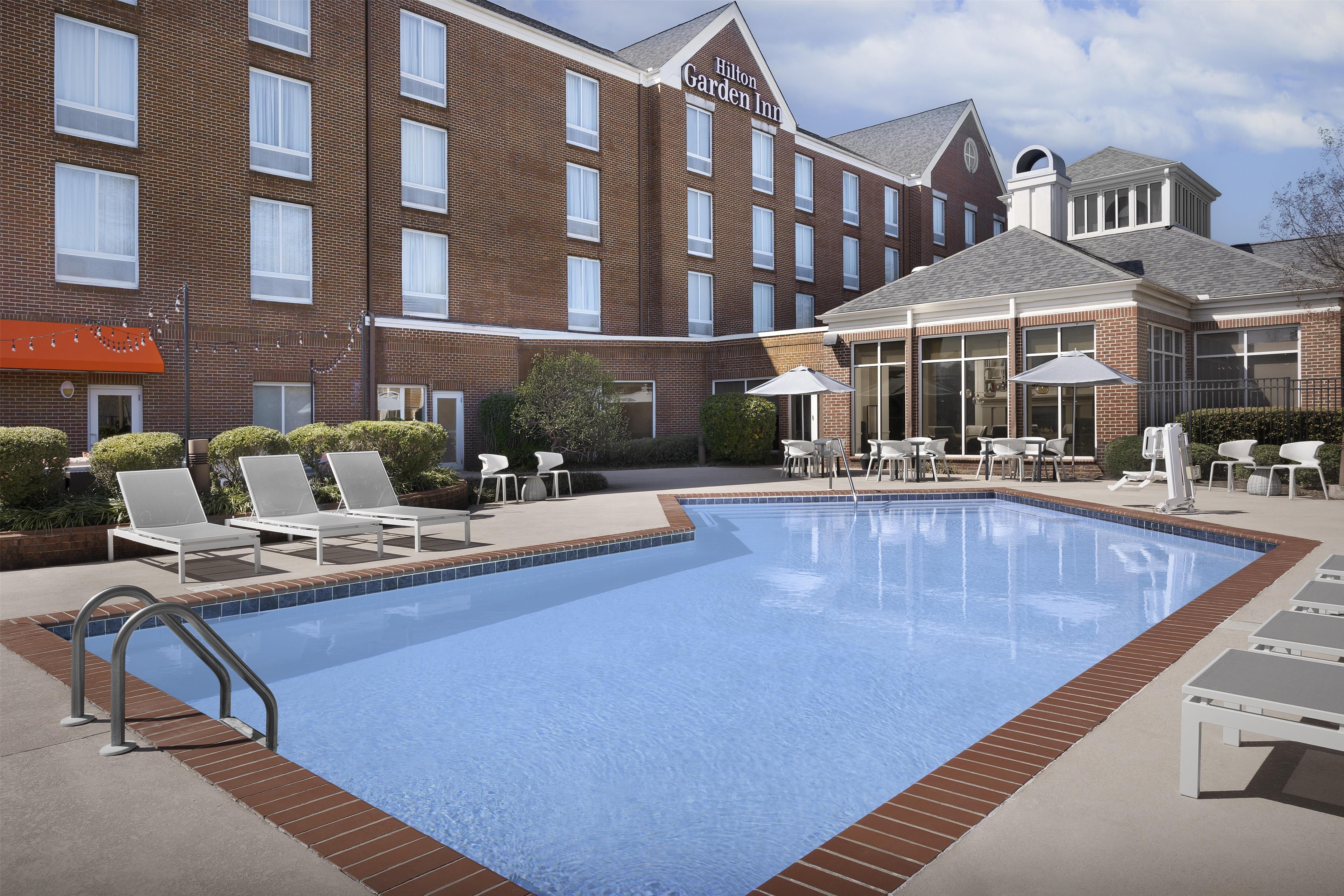 Pool | Hilton Garden Inn Macon / Mercer University