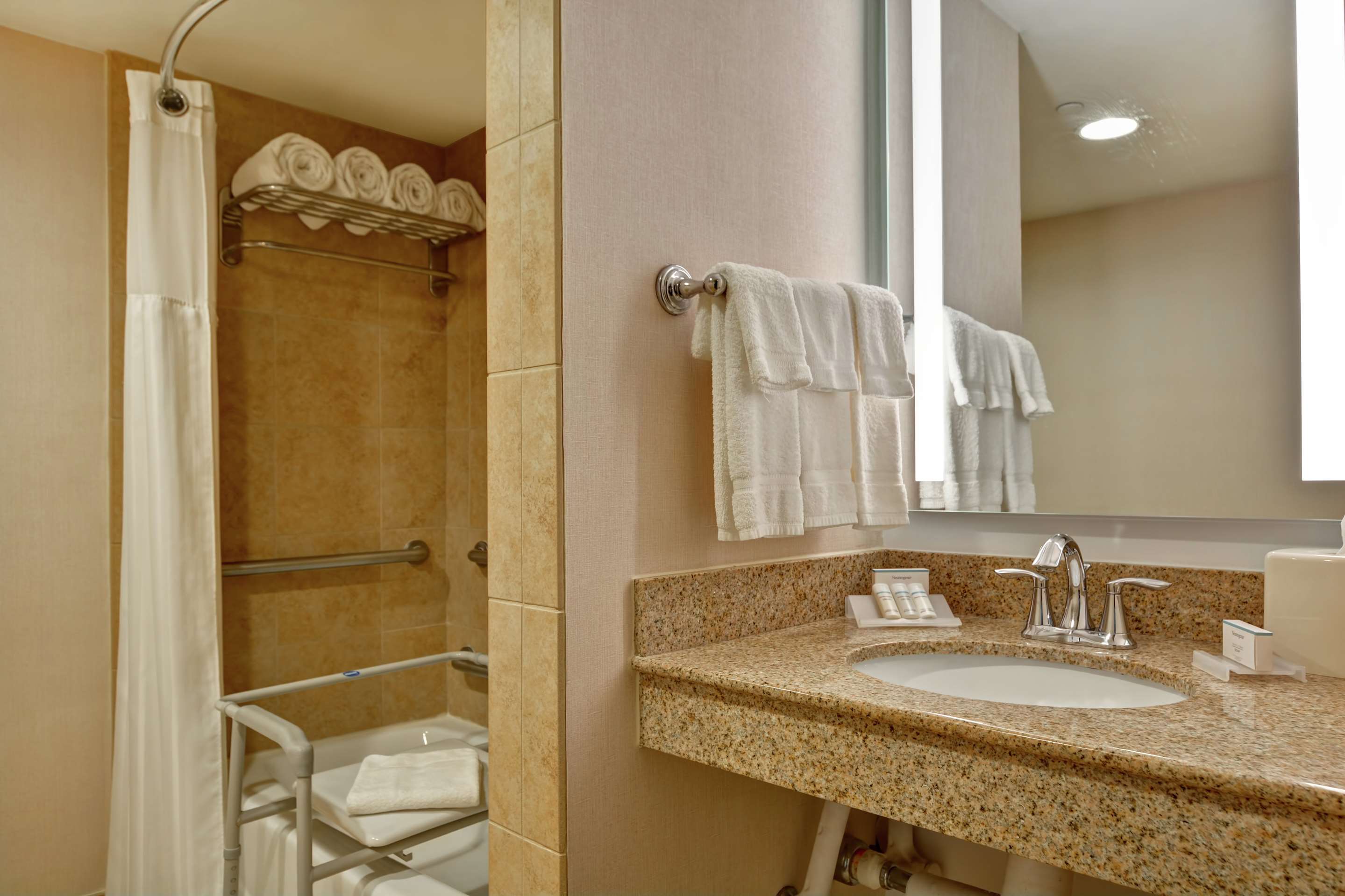 Guest room bath