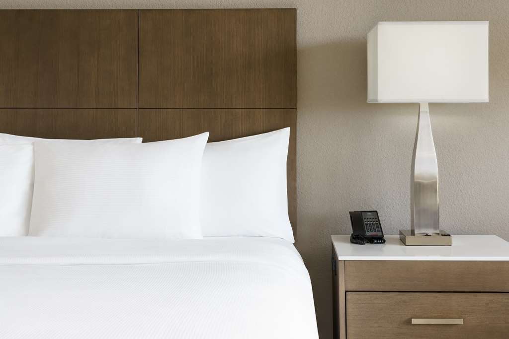 DoubleTree by Hilton Orlando Airport Room Type - 1 QUEEN MOB HEAR ACC W TUB