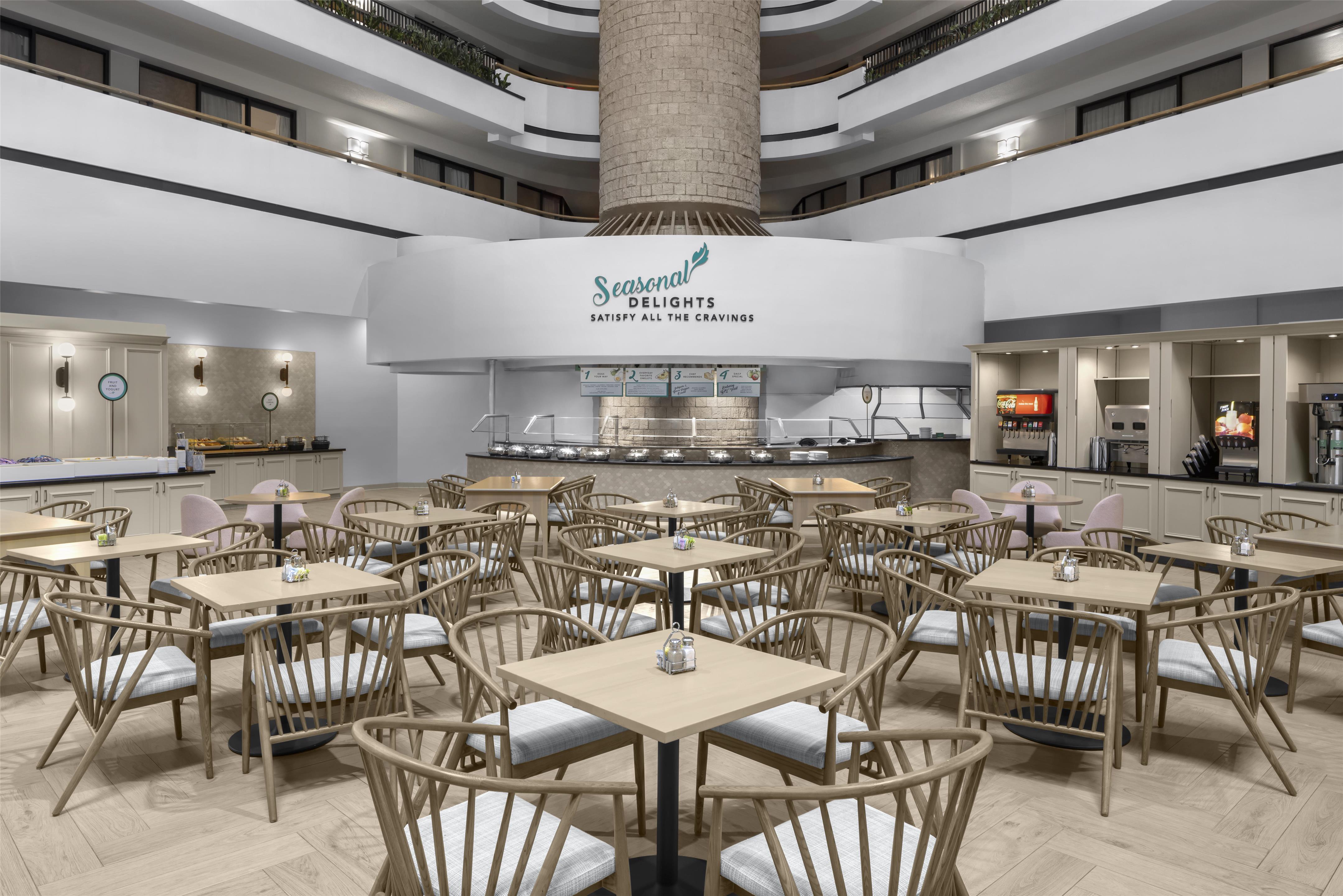 Breakfast Area | Embassy Suites by Hilton Orlando International Dr ICON Park