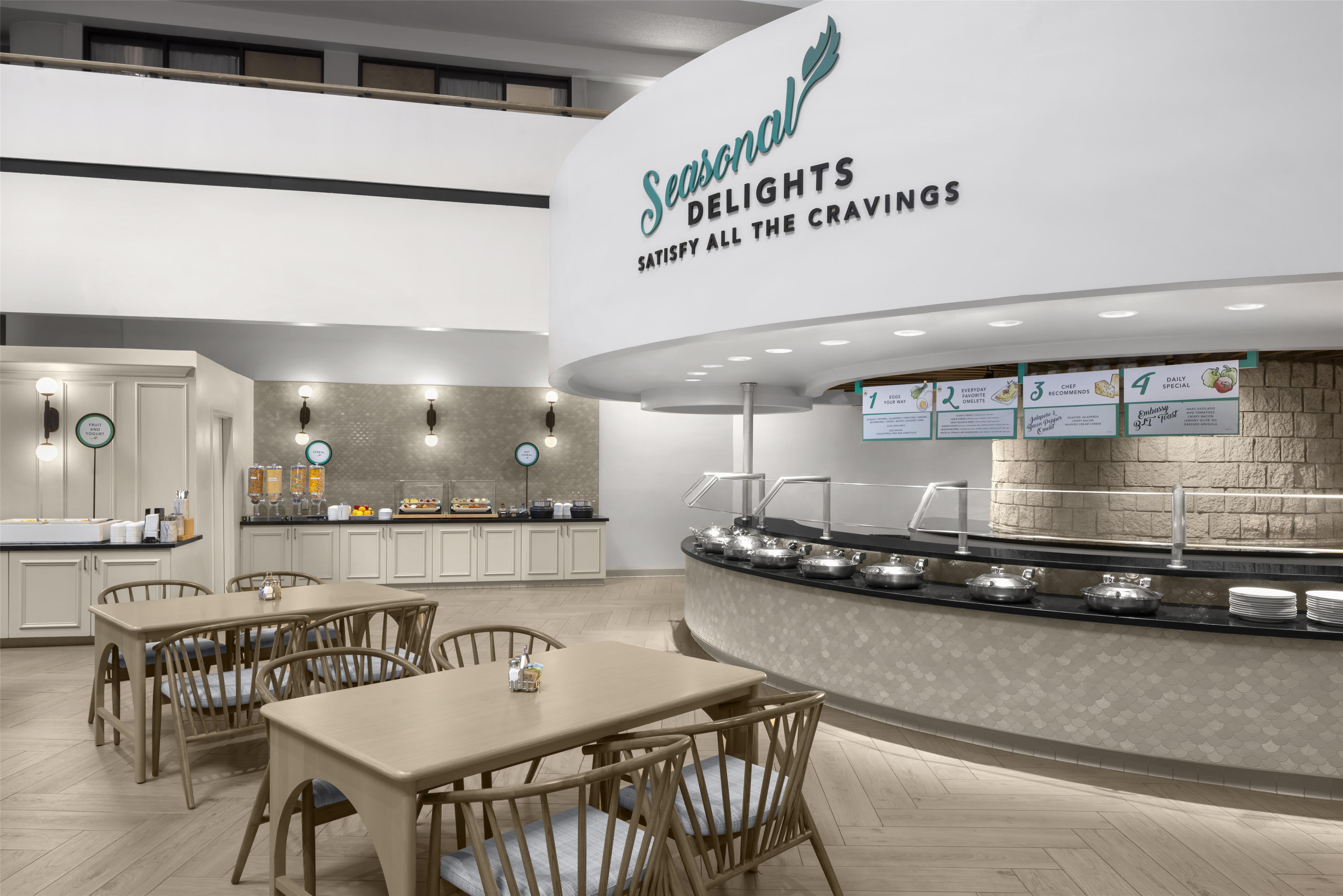 Breakfast Area | Embassy Suites by Hilton Orlando International Dr ICON Park