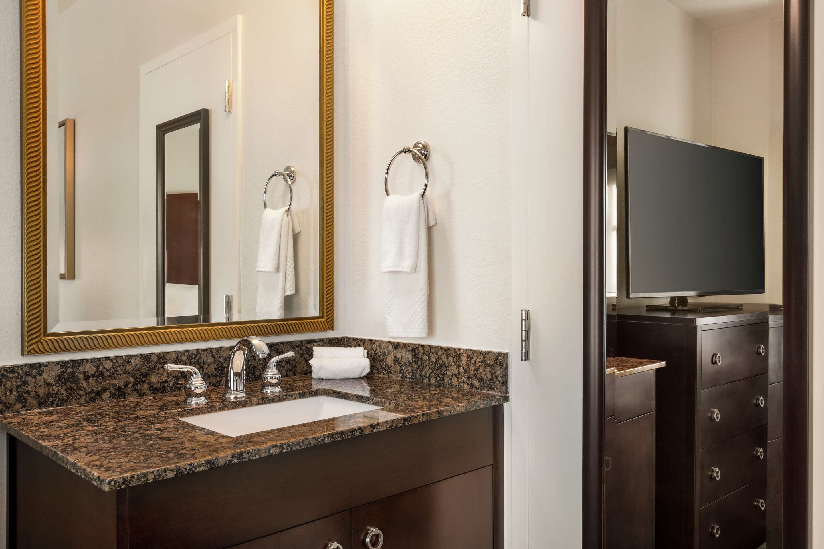 Guest room bath