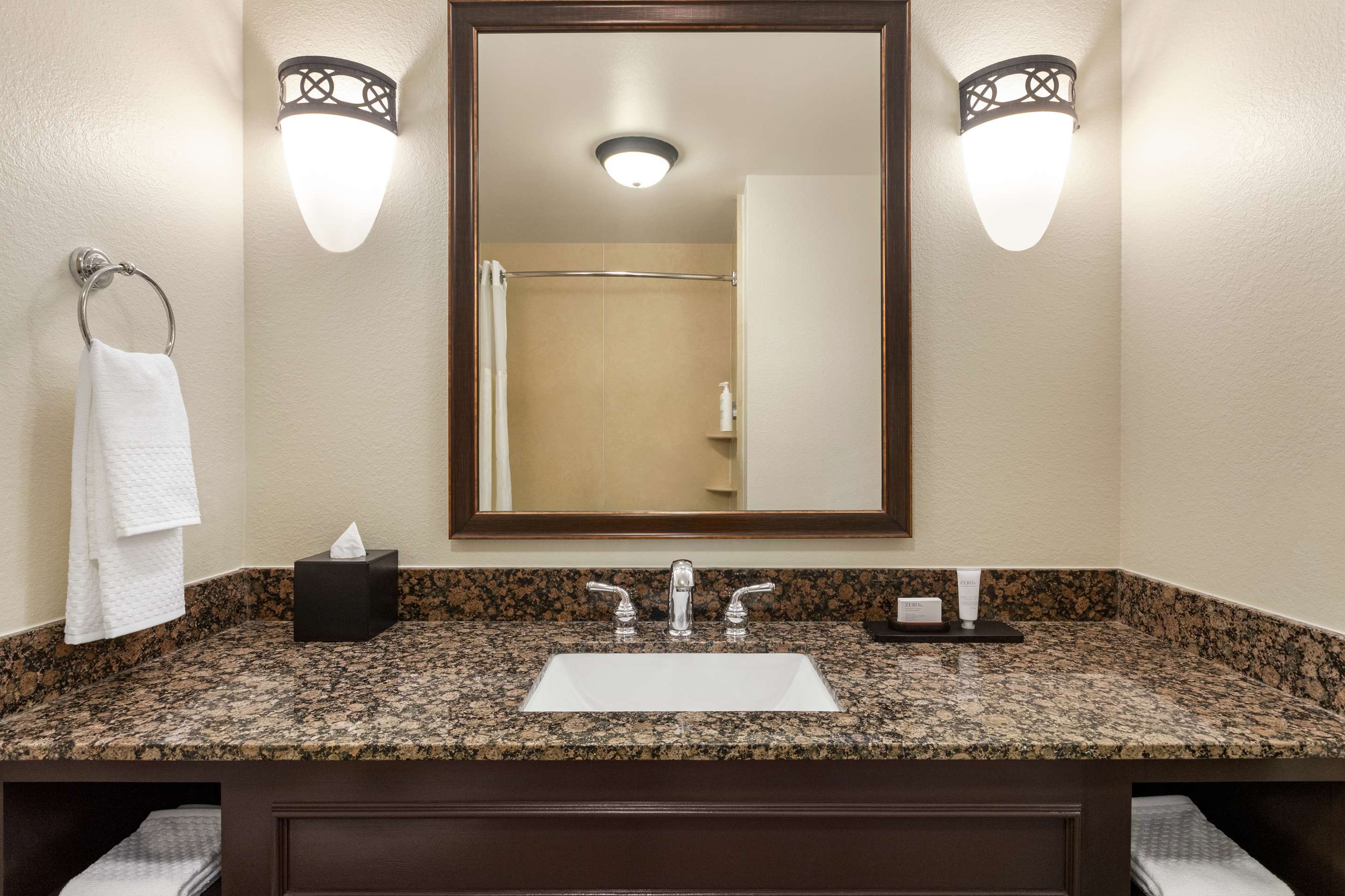 Guest room bath