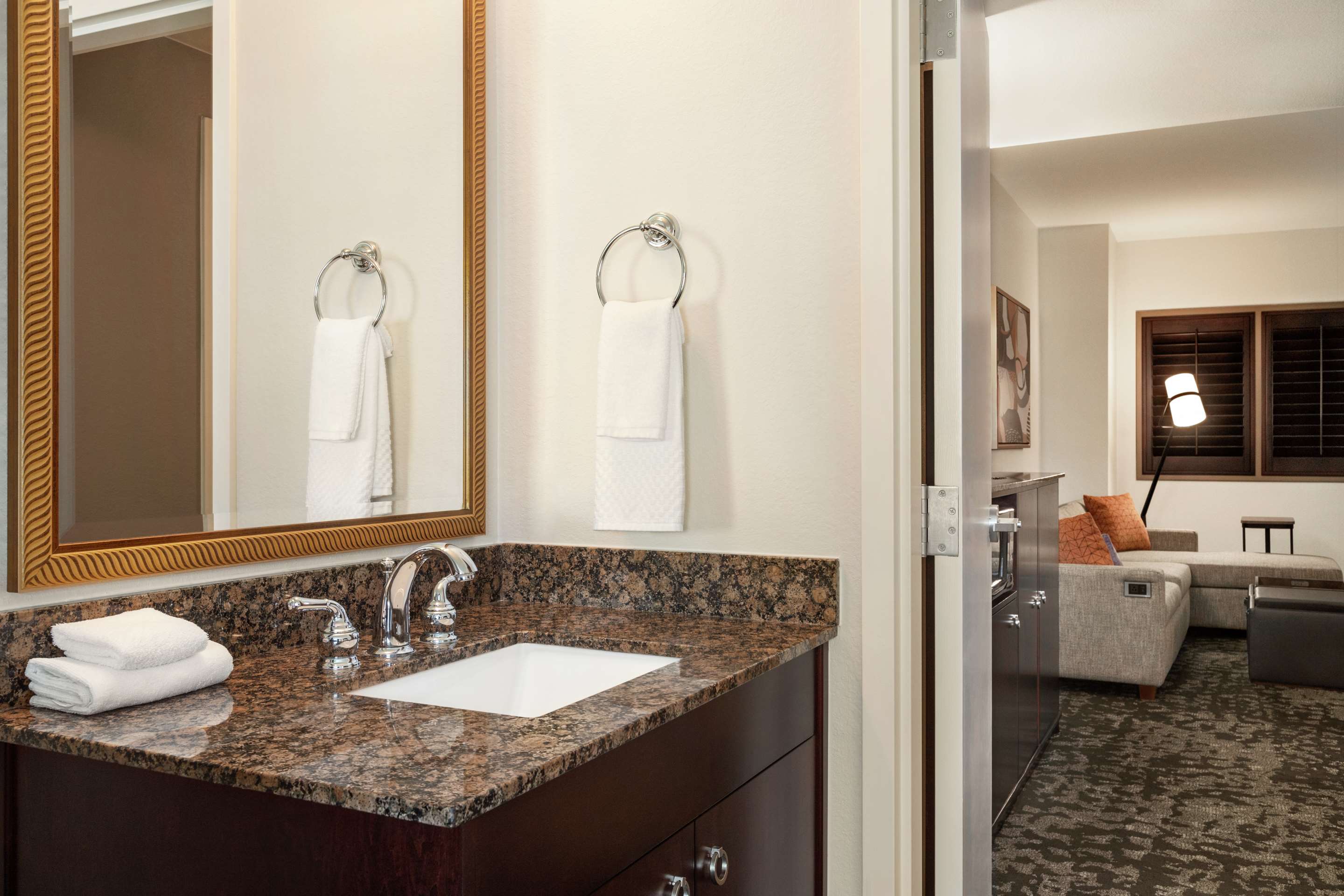 Guest room bath