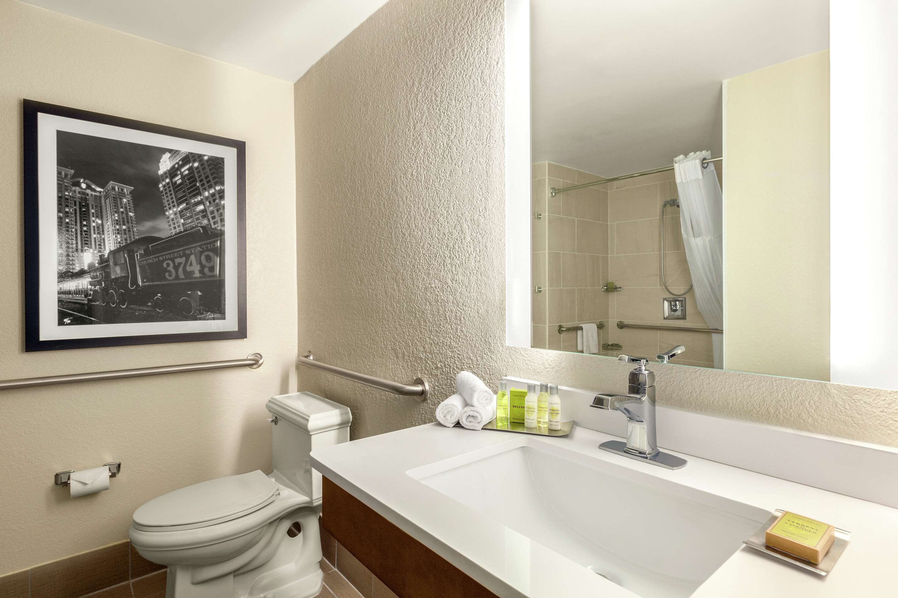 Guest room bath