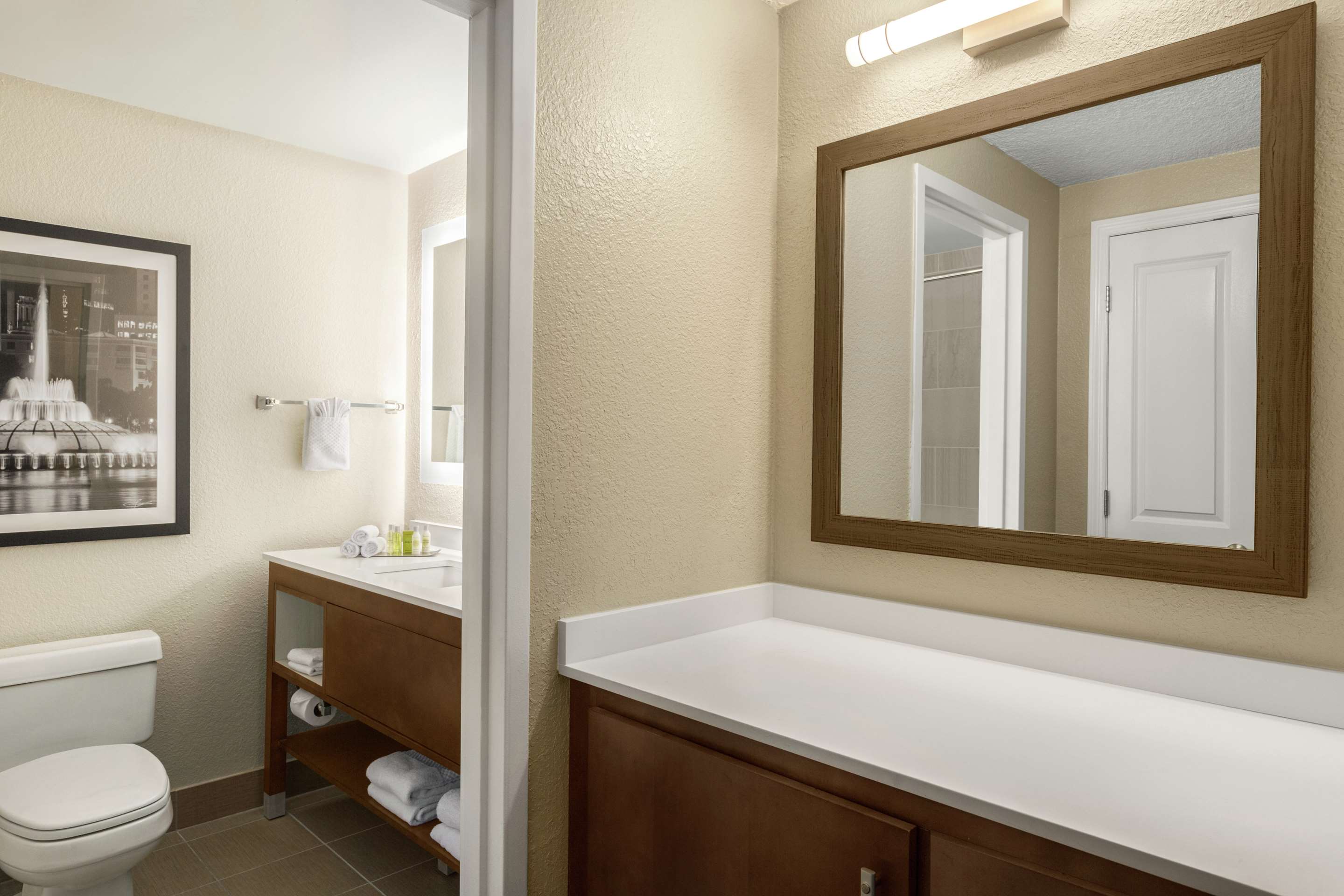 Guest room bath