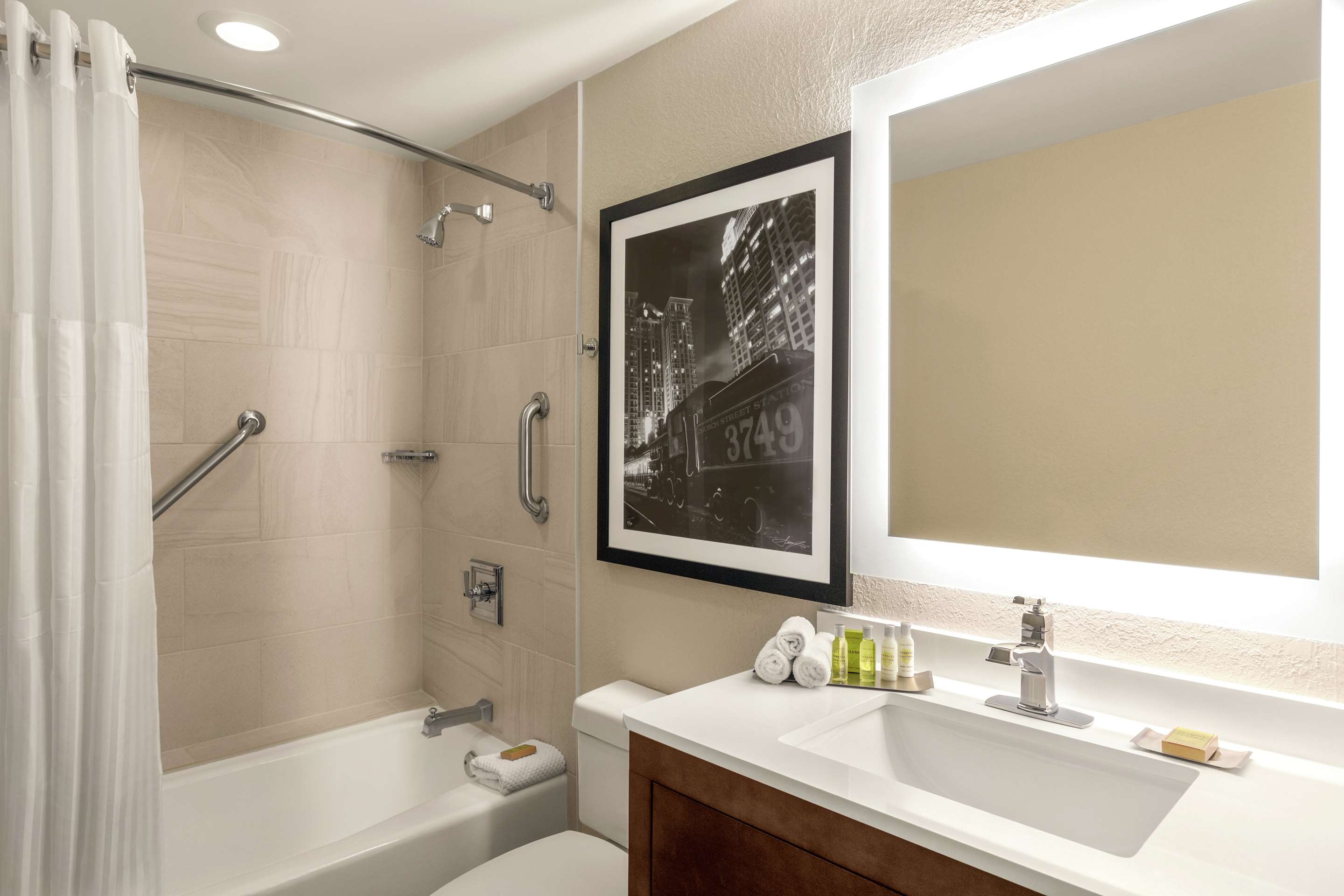 Guest room bath