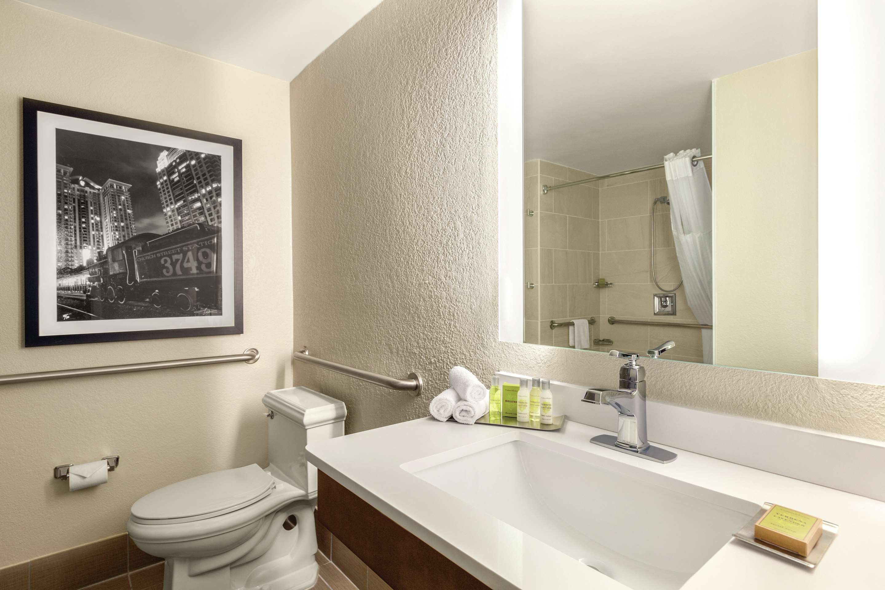 Guest room bath
