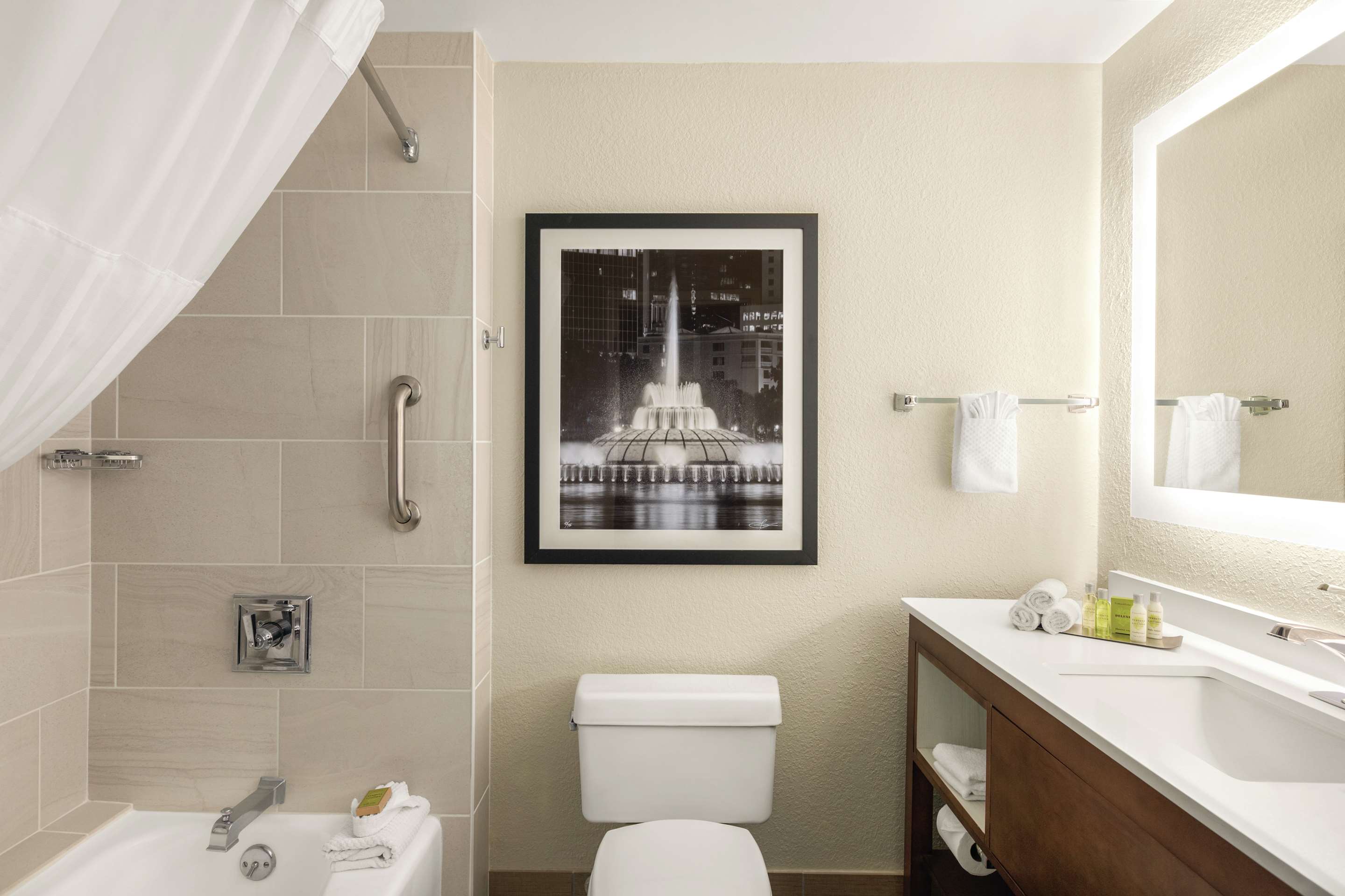 Guest room bath