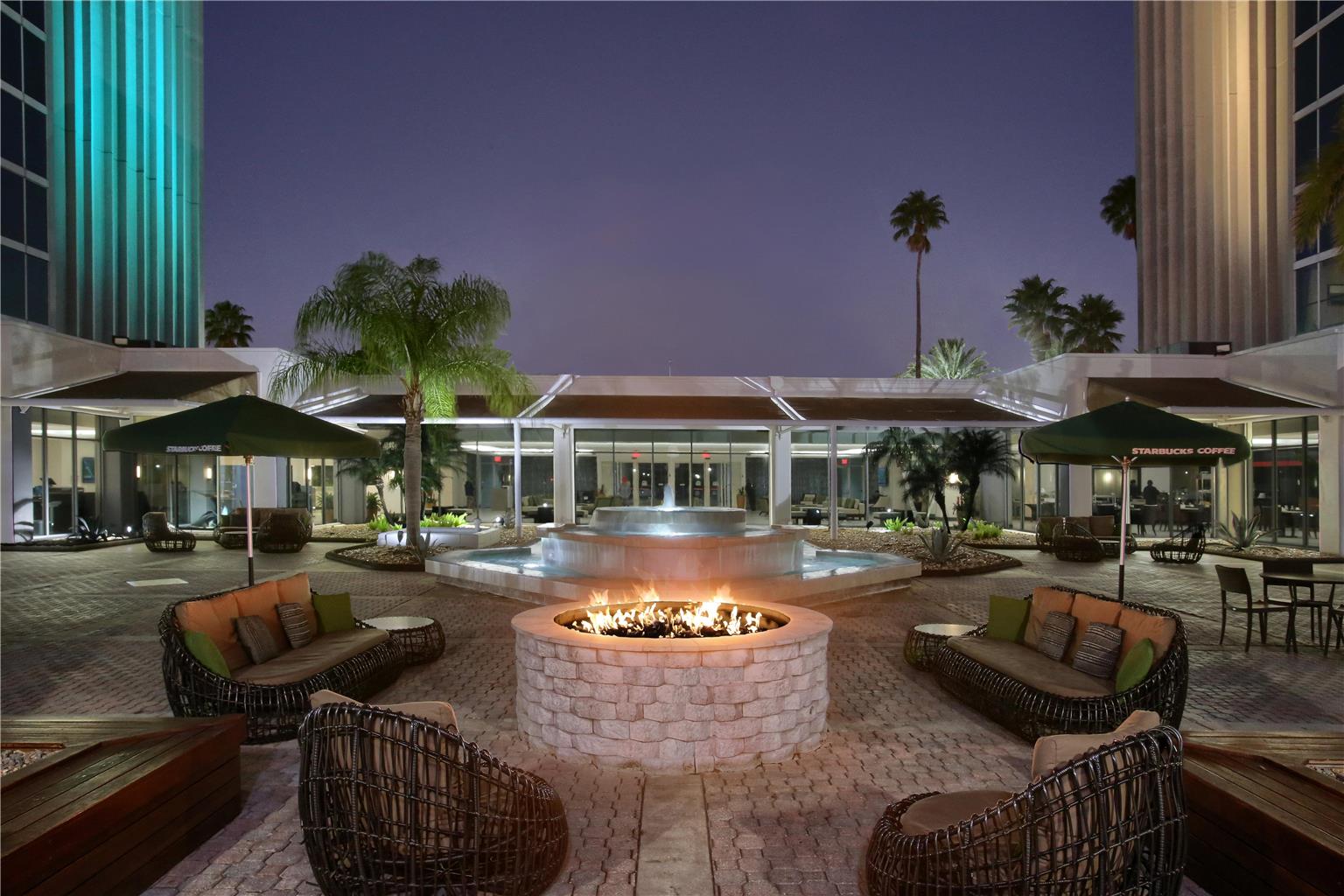 Doubletree by Hilton-Universal Entrance