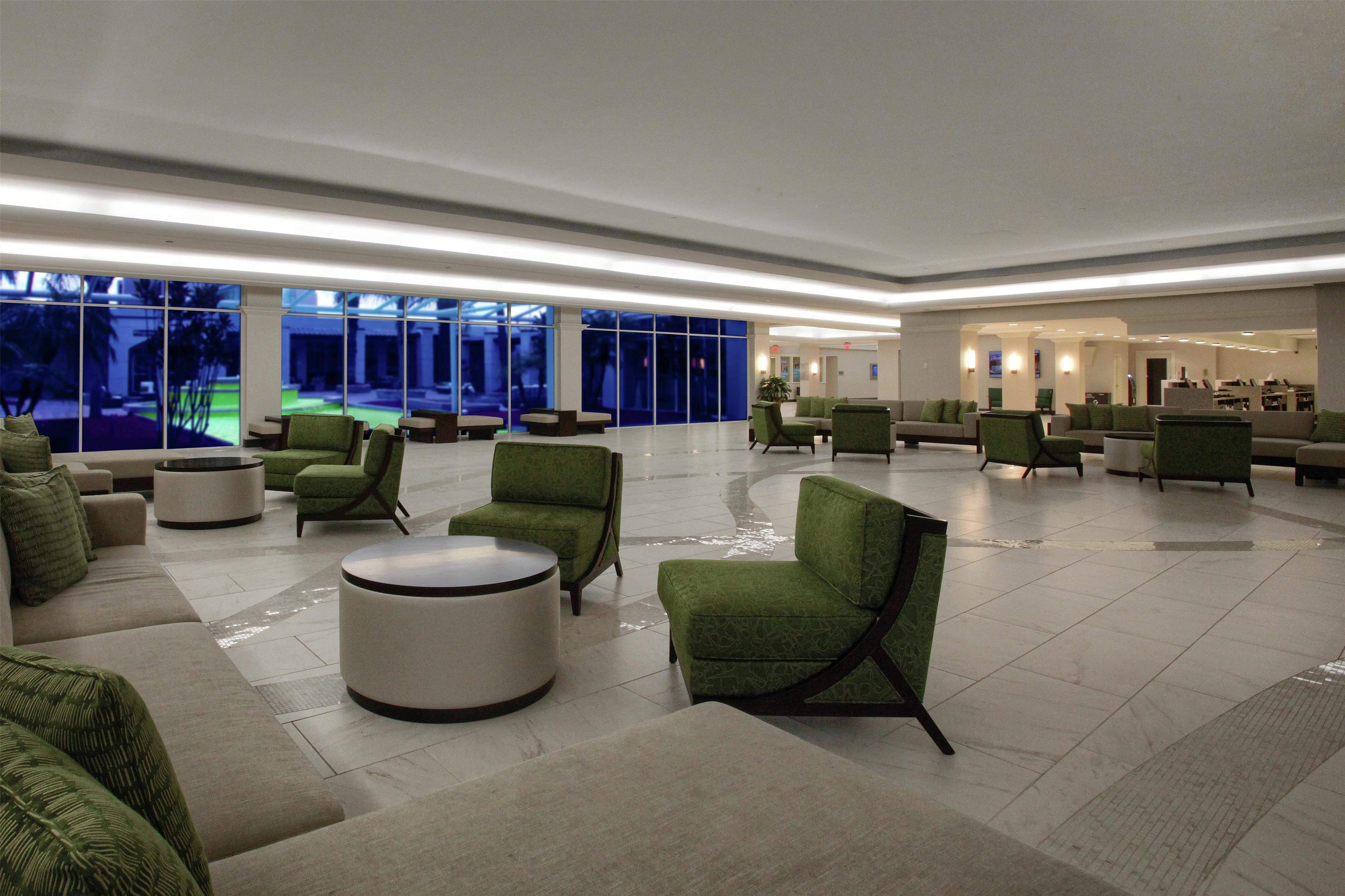 Lobby | DoubleTree by Hilton at the Entrance to Universal Orlando
