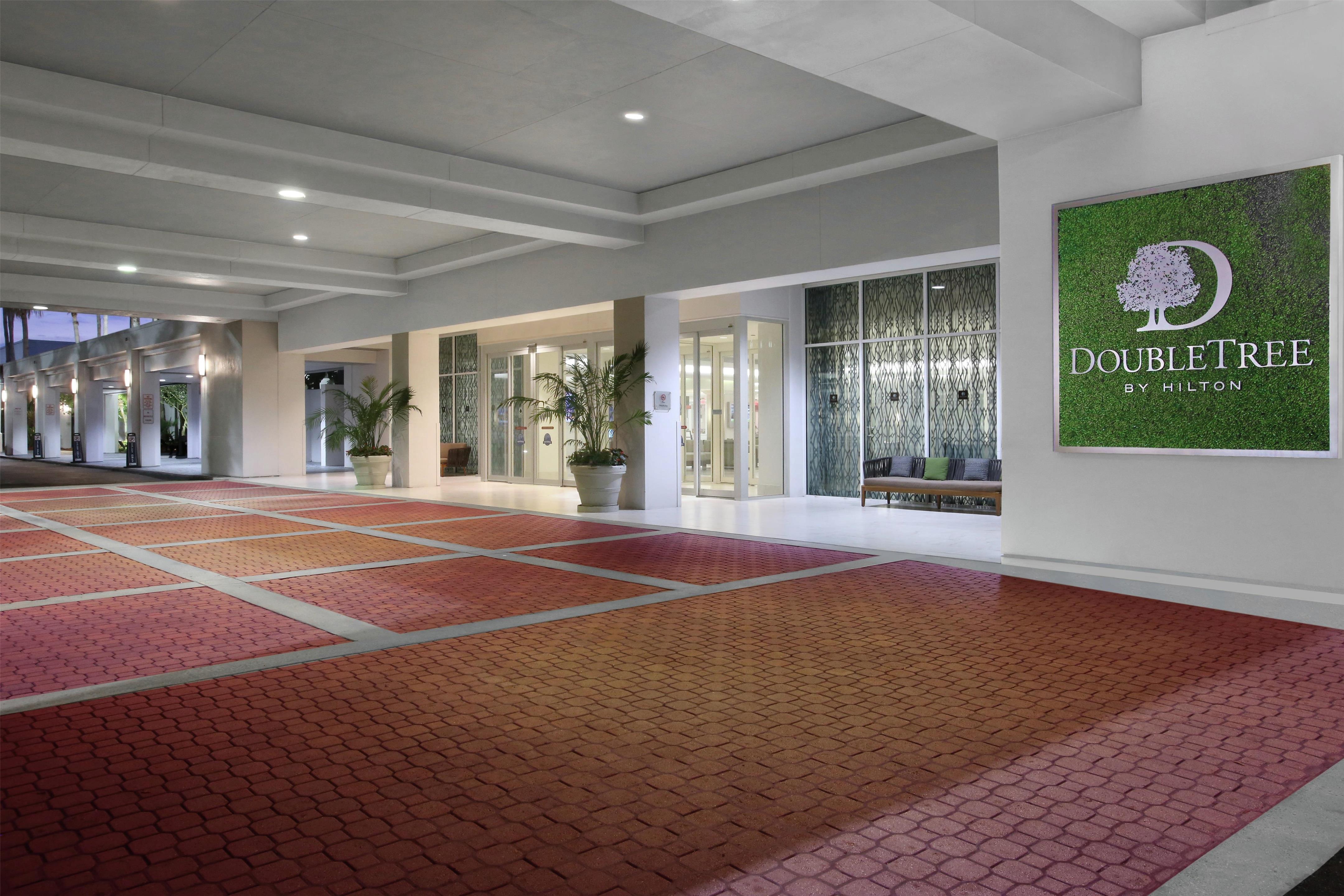 Exterior | DoubleTree by Hilton at the Entrance to Universal Orlando