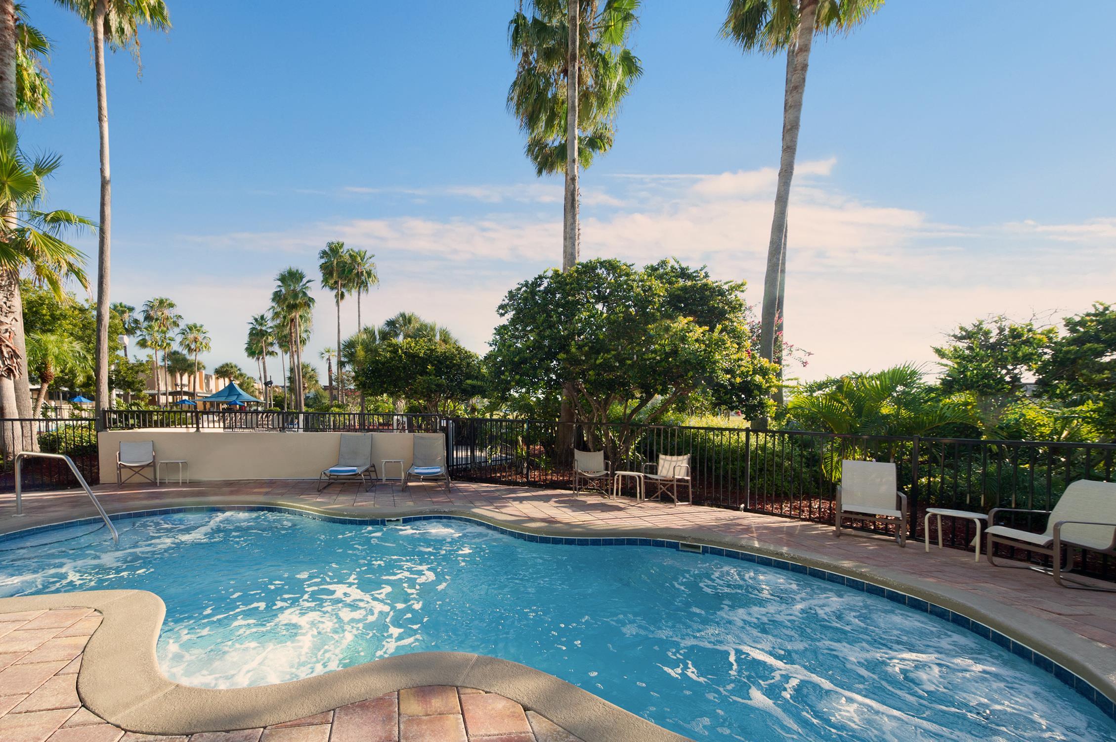 Pool | DoubleTree by Hilton at the Entrance to Universal Orlando