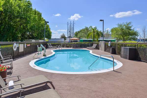 Pool - Hampton Inn Universal Studios Orlando