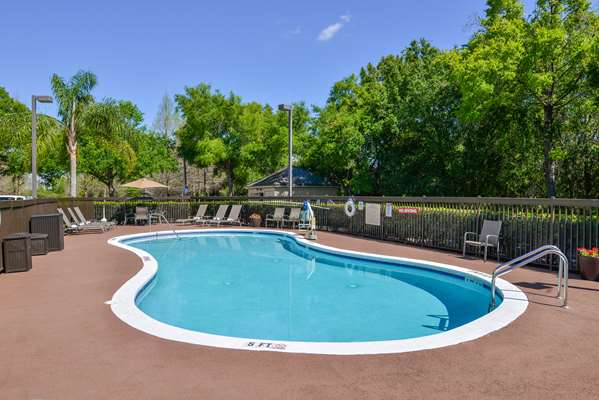 Pool - Hampton Inn Universal Studios Orlando