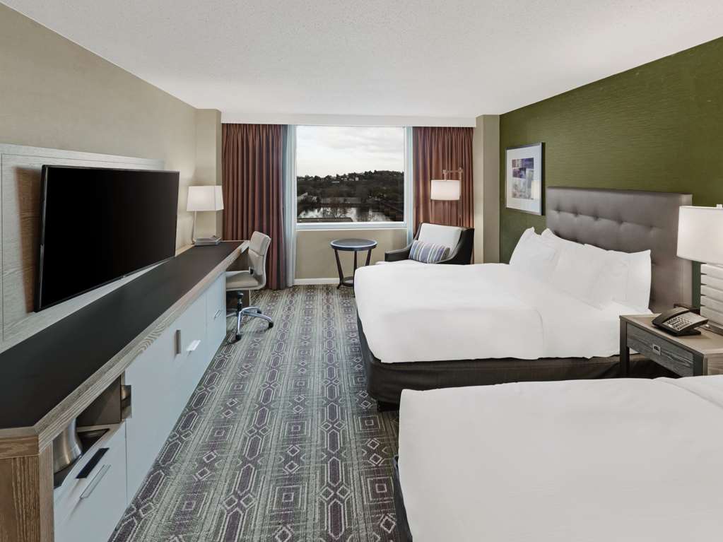 Hilton Harrisburg - Tap to explore photos