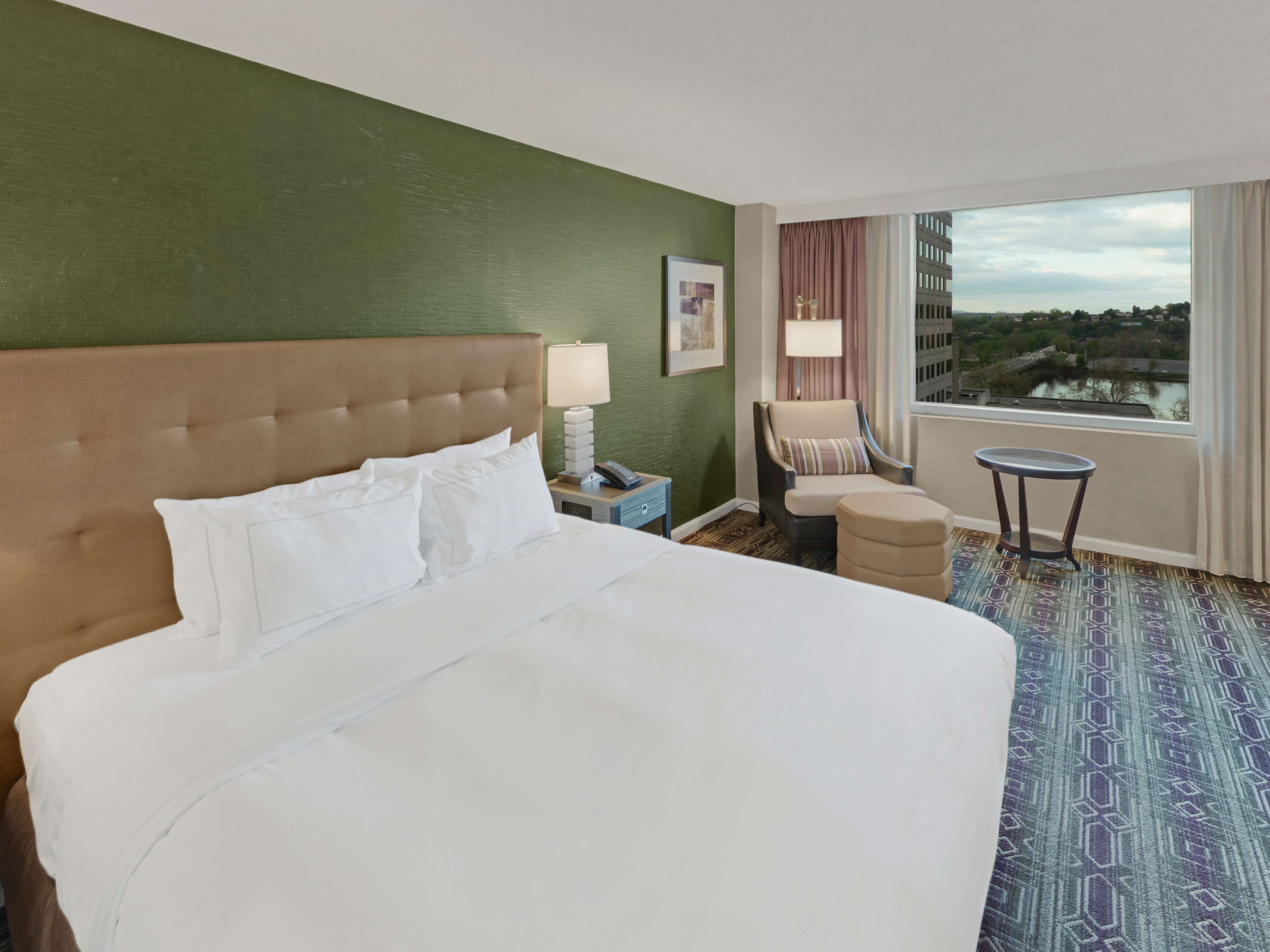 Hilton Harrisburg Room Type - 1 KING DELUXE RM W/SOFABED