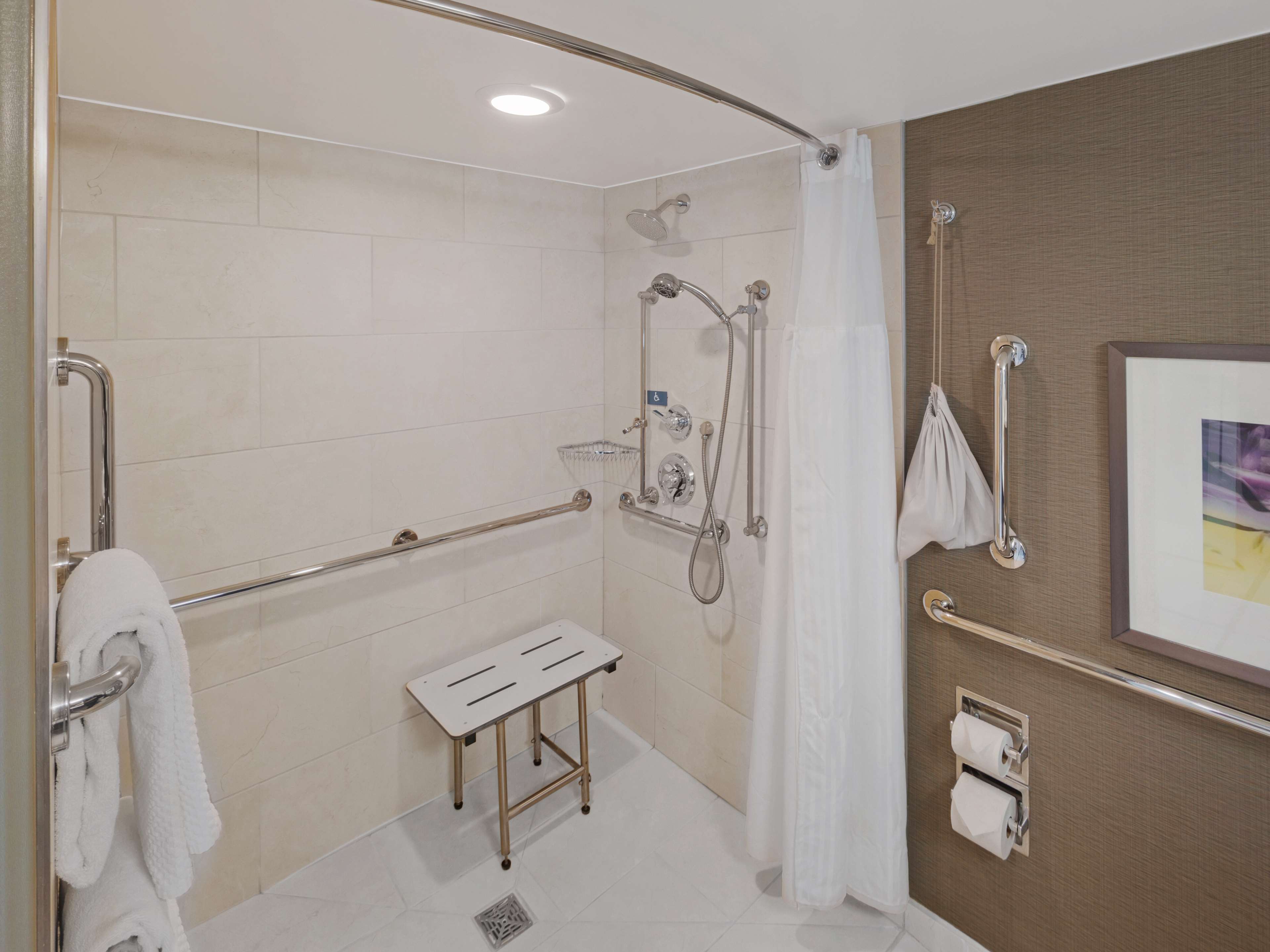 Hilton Harrisburg Room Type - 1KG MOB/HEARING ACC RISHW