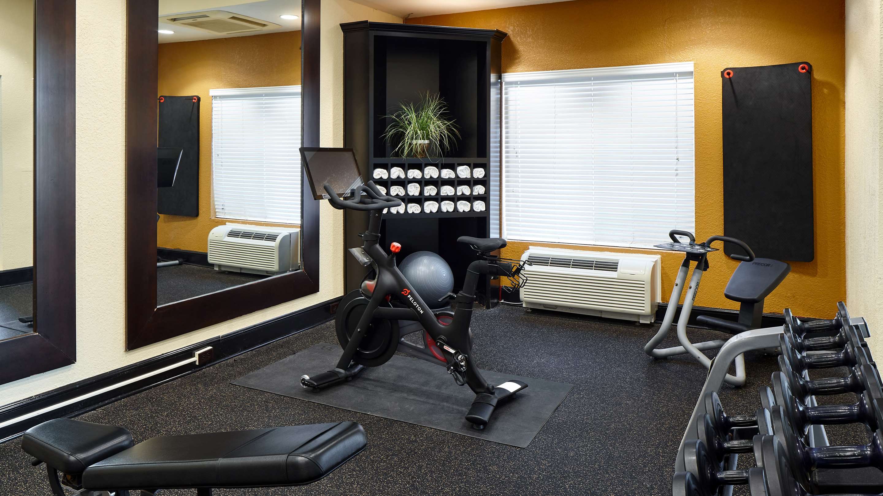 Health club fitness center gym | Hilton Garden Inn Merrillville