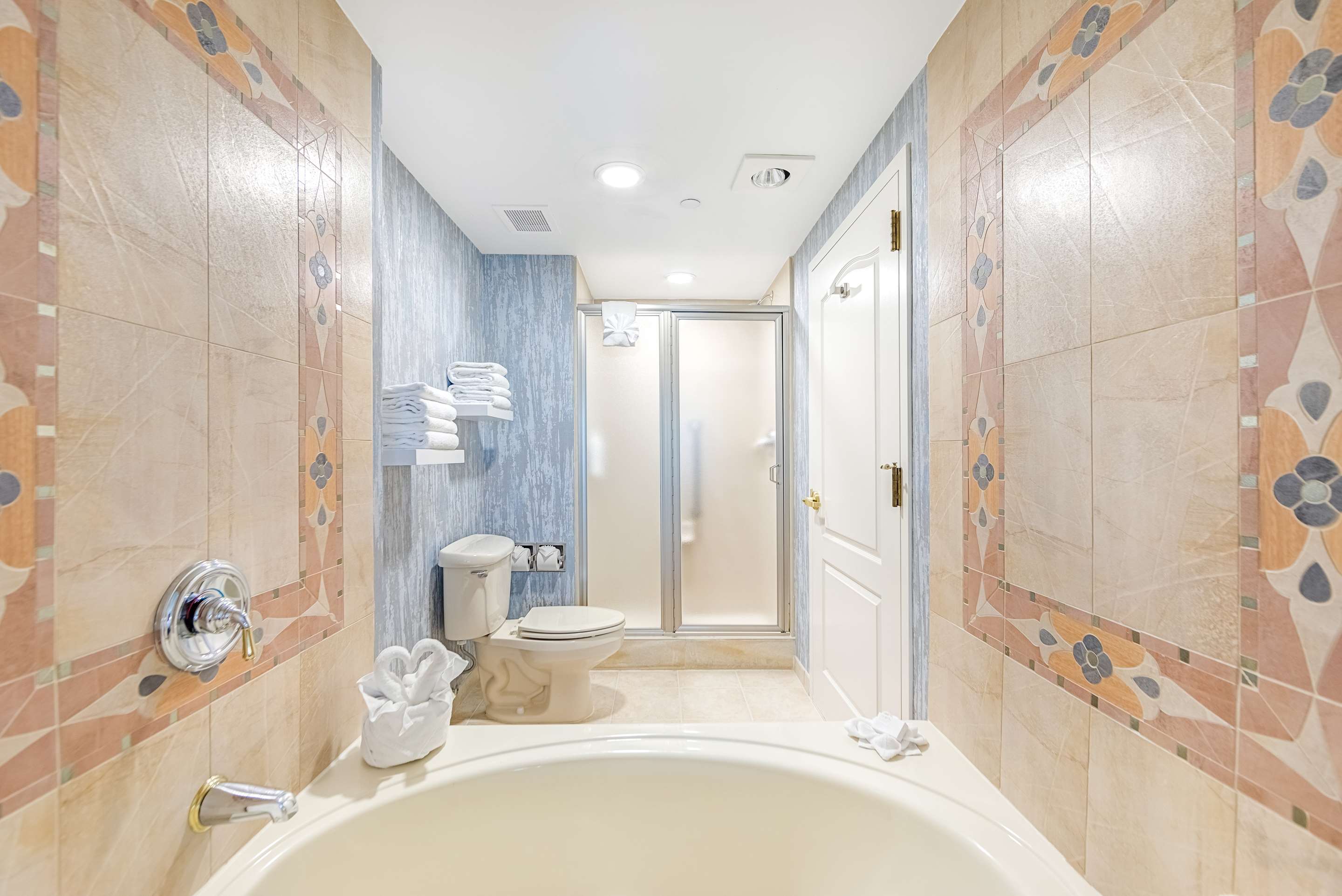 Guest room bath