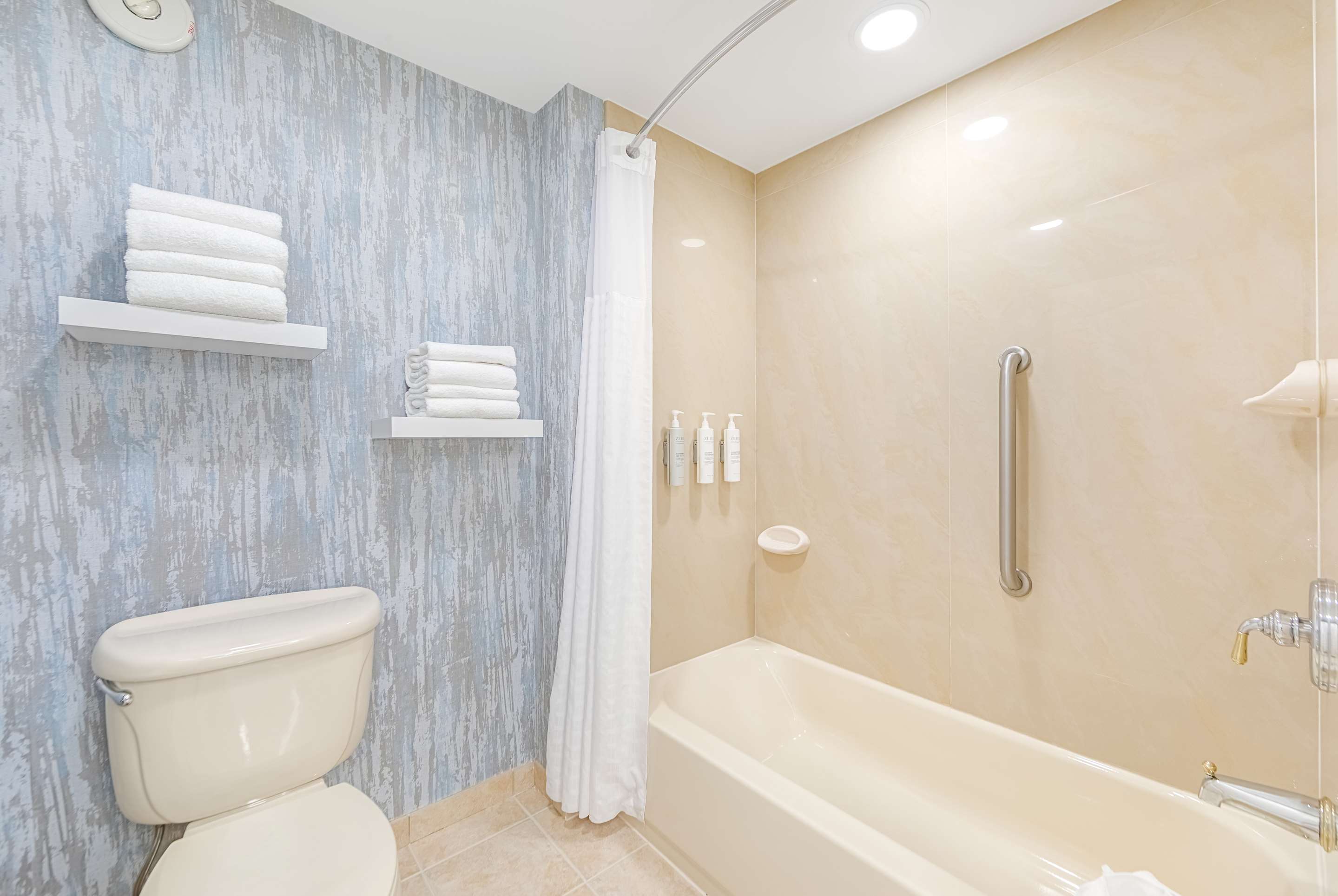 Guest room bath