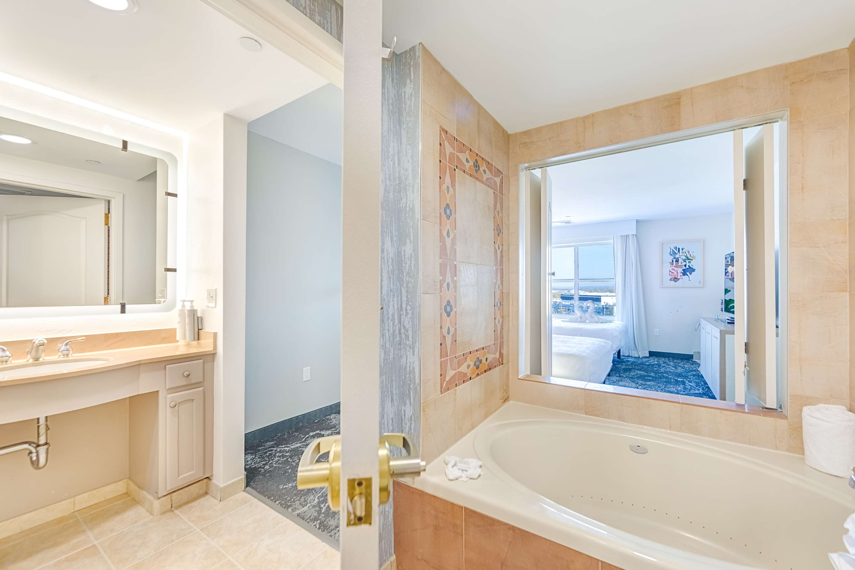 Guest room bath