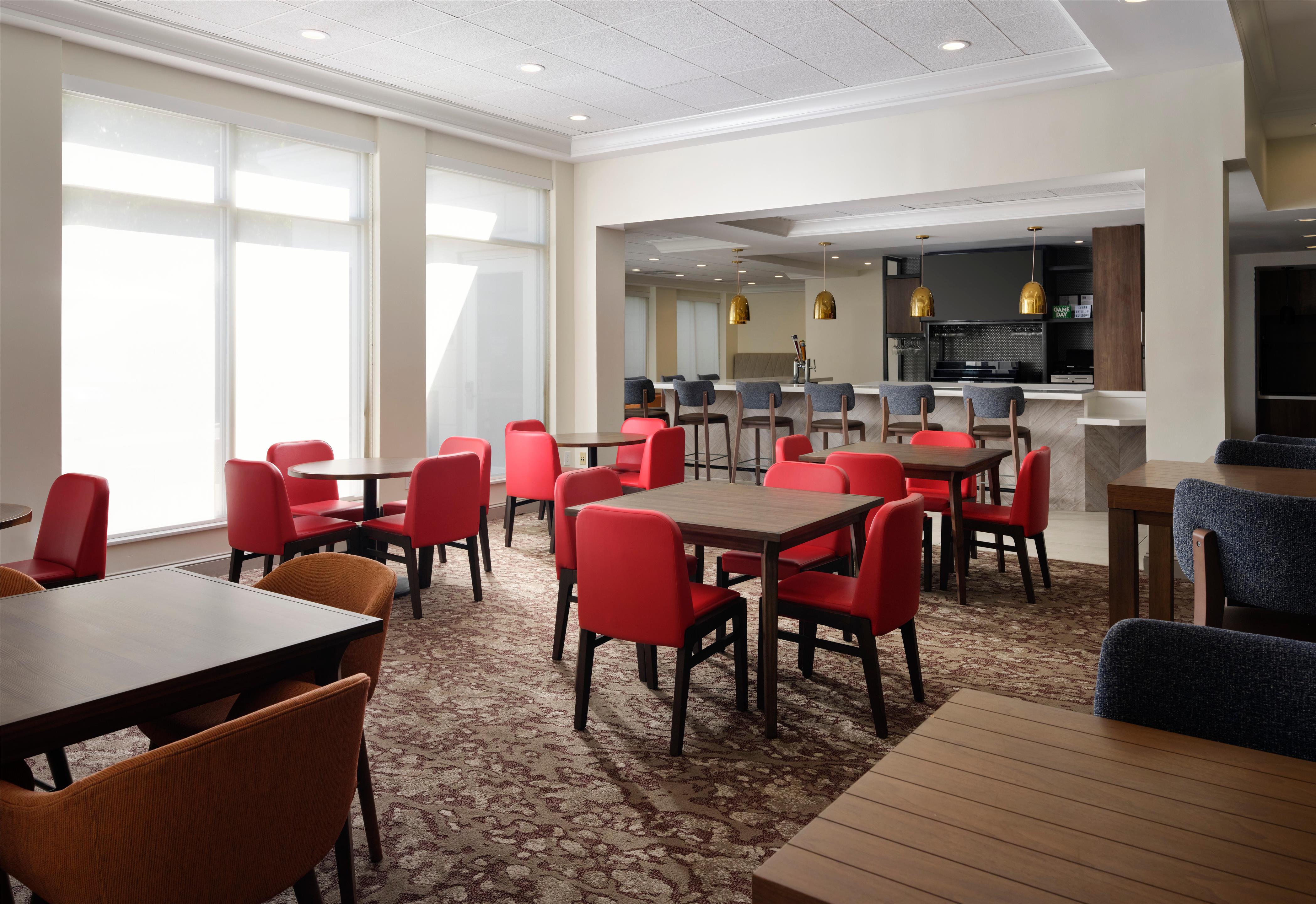 Restaurant | Hilton Garden Inn Meridian