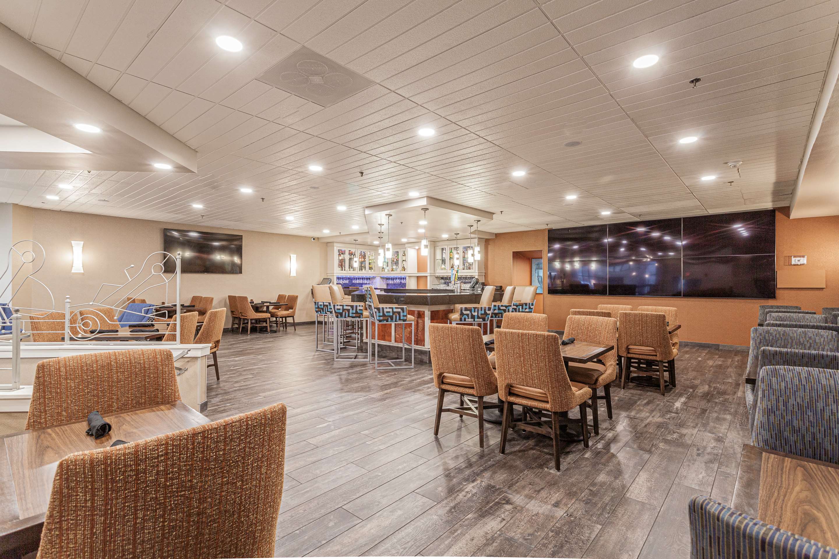 BarLounge | DoubleTree by Hilton Hotel Memphis